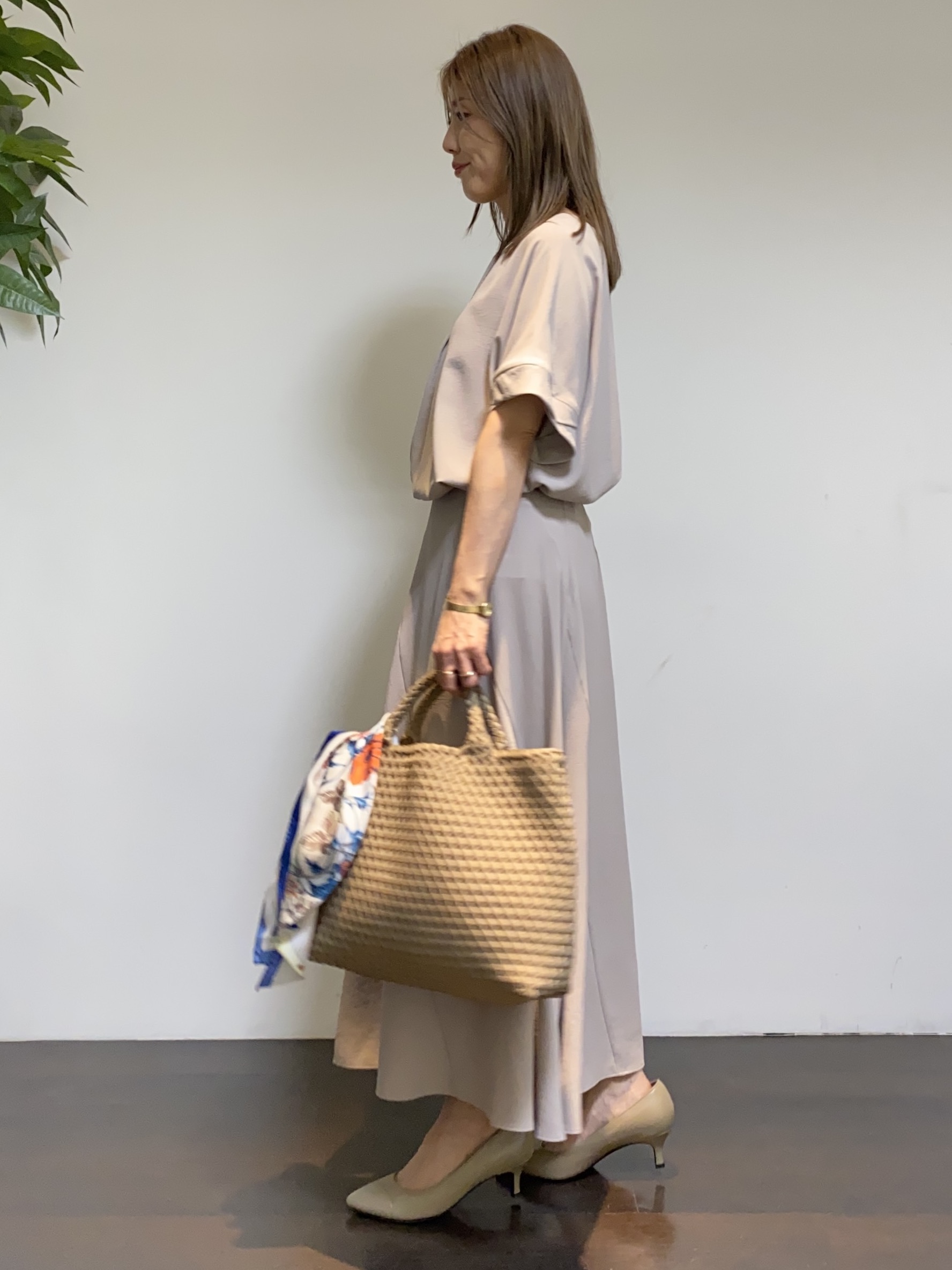 tomoさんの「UNTITLED｜【前後2WAY/はっ水/セットアップ可】リラクシーフレンチスリーブブラウス」を使ったコーディネート