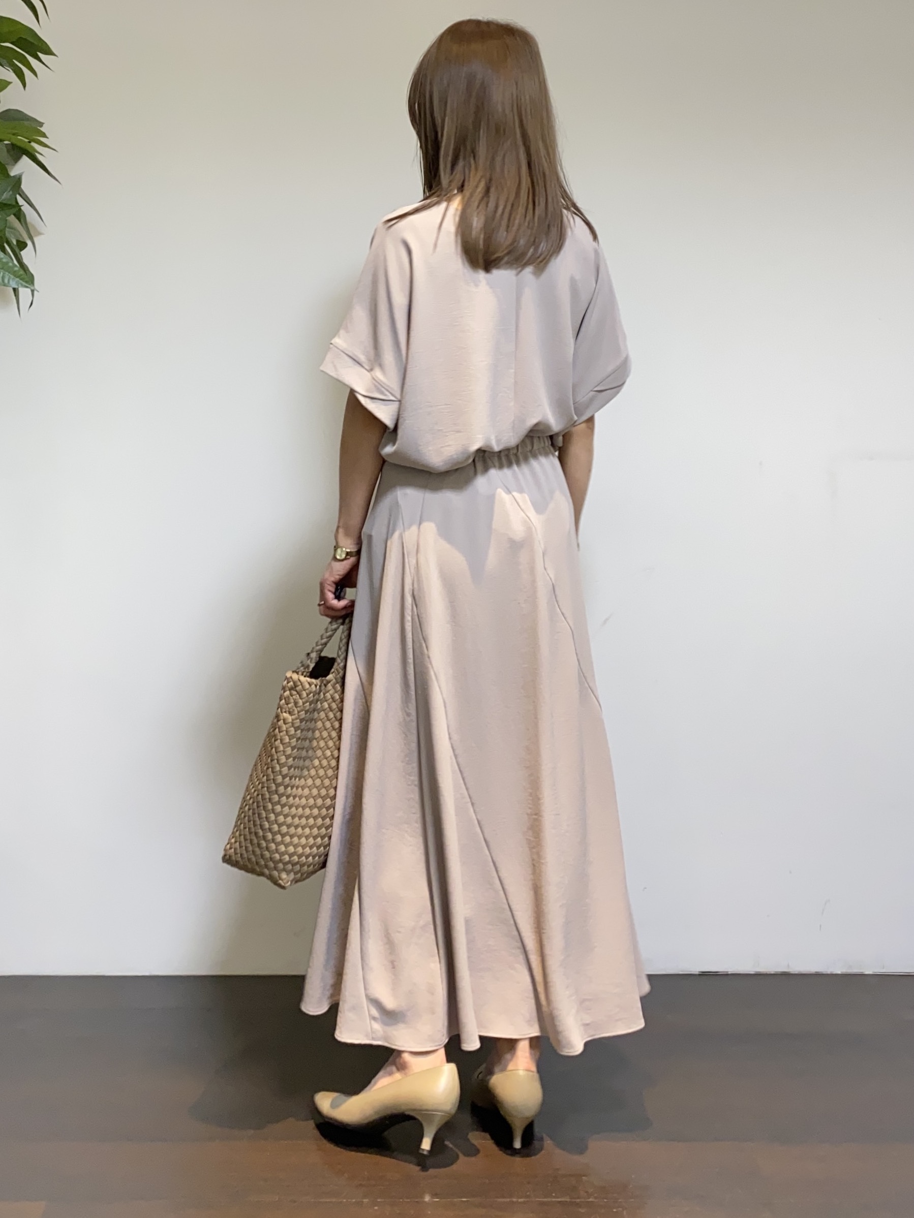 tomoさんの「UNTITLED｜【前後2WAY/はっ水/セットアップ可】リラクシーフレンチスリーブブラウス」を使ったコーディネート