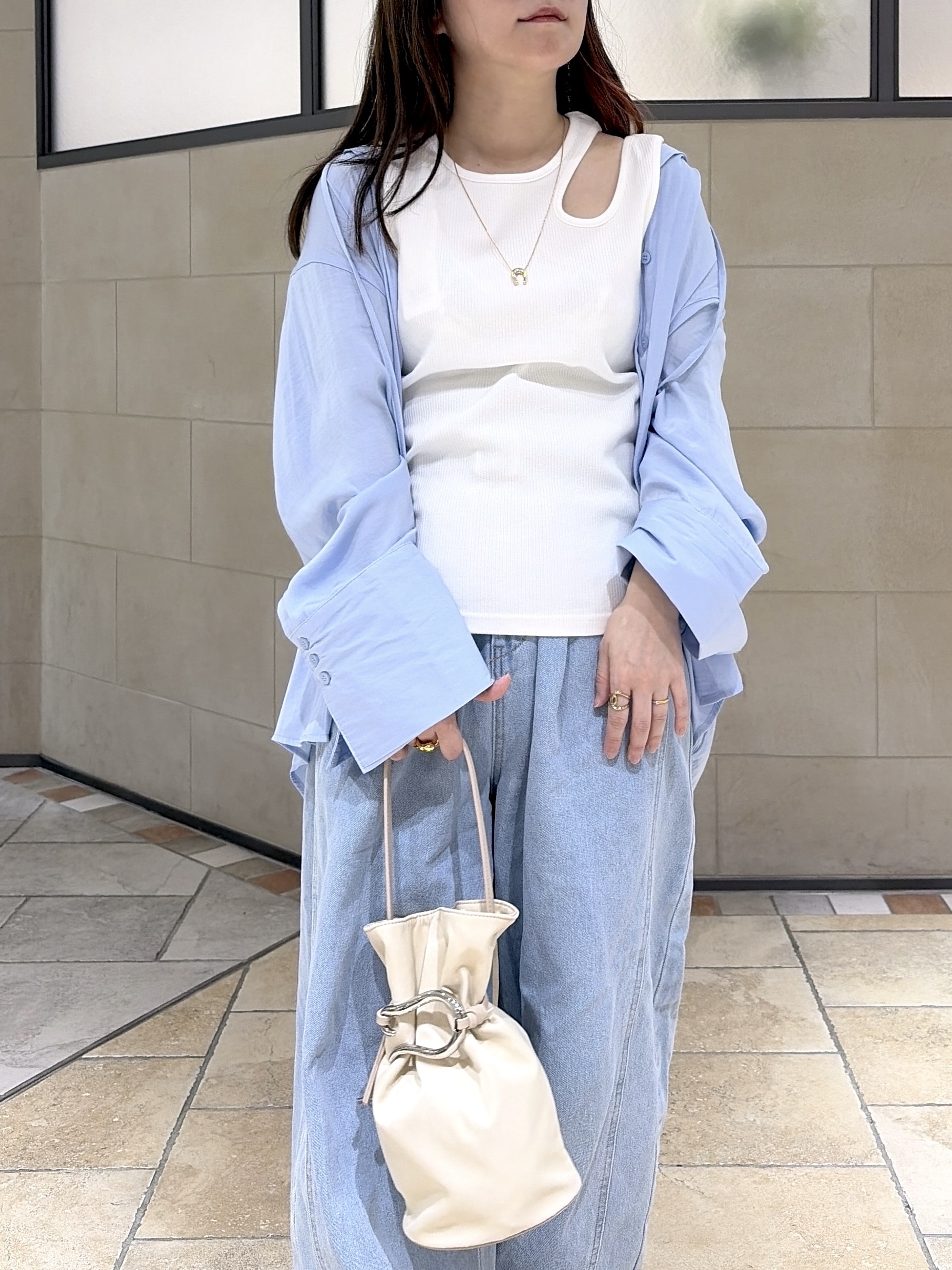 よねさんの「INDIVI｜【一部店舗限定】シアーフードオーバーシャツ」を使ったコーディネート