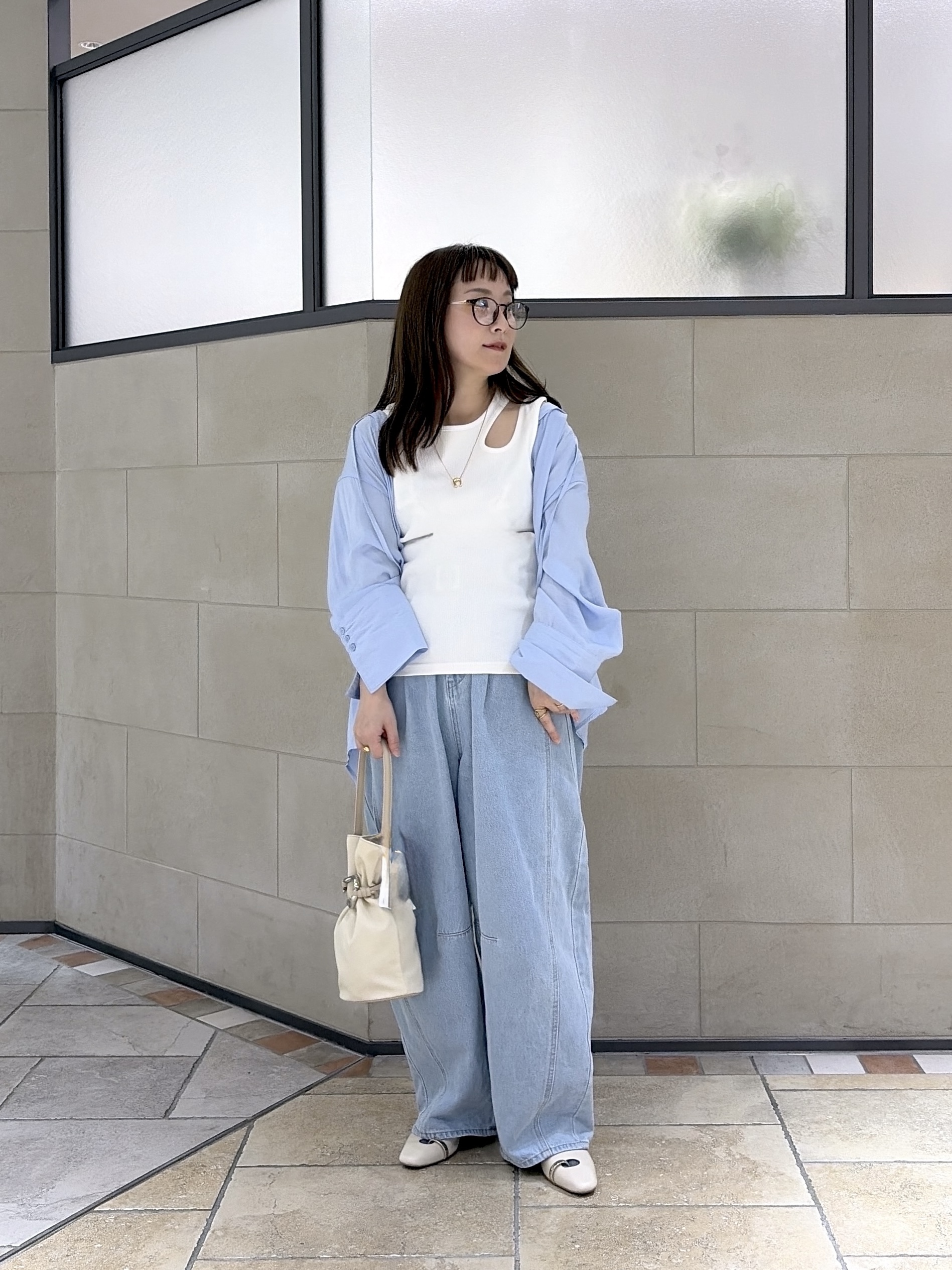 よねさんの「INDIVI｜【一部店舗限定】シアーフードオーバーシャツ」を使ったコーディネート