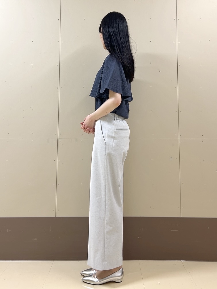 sechiさんの「UNTITLED｜【洗える/ストレッチ性/フェミニン】ケープデザインブラウス」を使ったコーディネート
