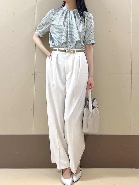sechiさんの「UNTITLED｜【洗える/スーツインナー】ジオメボウタイブラウス」を使ったコーディネート