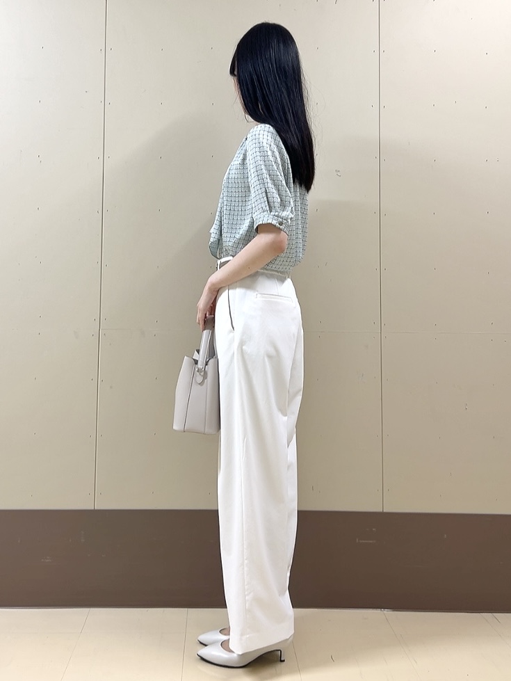 sechiさんの「UNTITLED｜【洗える/スーツインナー】ジオメボウタイブラウス」を使ったコーディネート