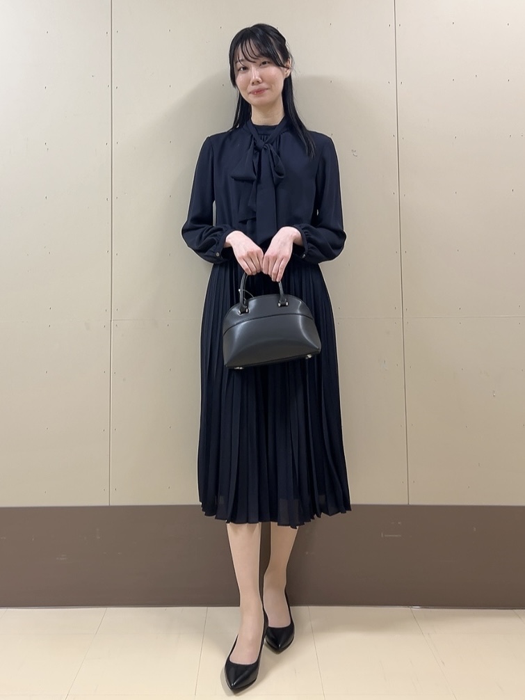 sechiさんの「UNTITLED｜【フォーマル/洗える】ボウタイ プリーツワンピース」を使ったコーディネート