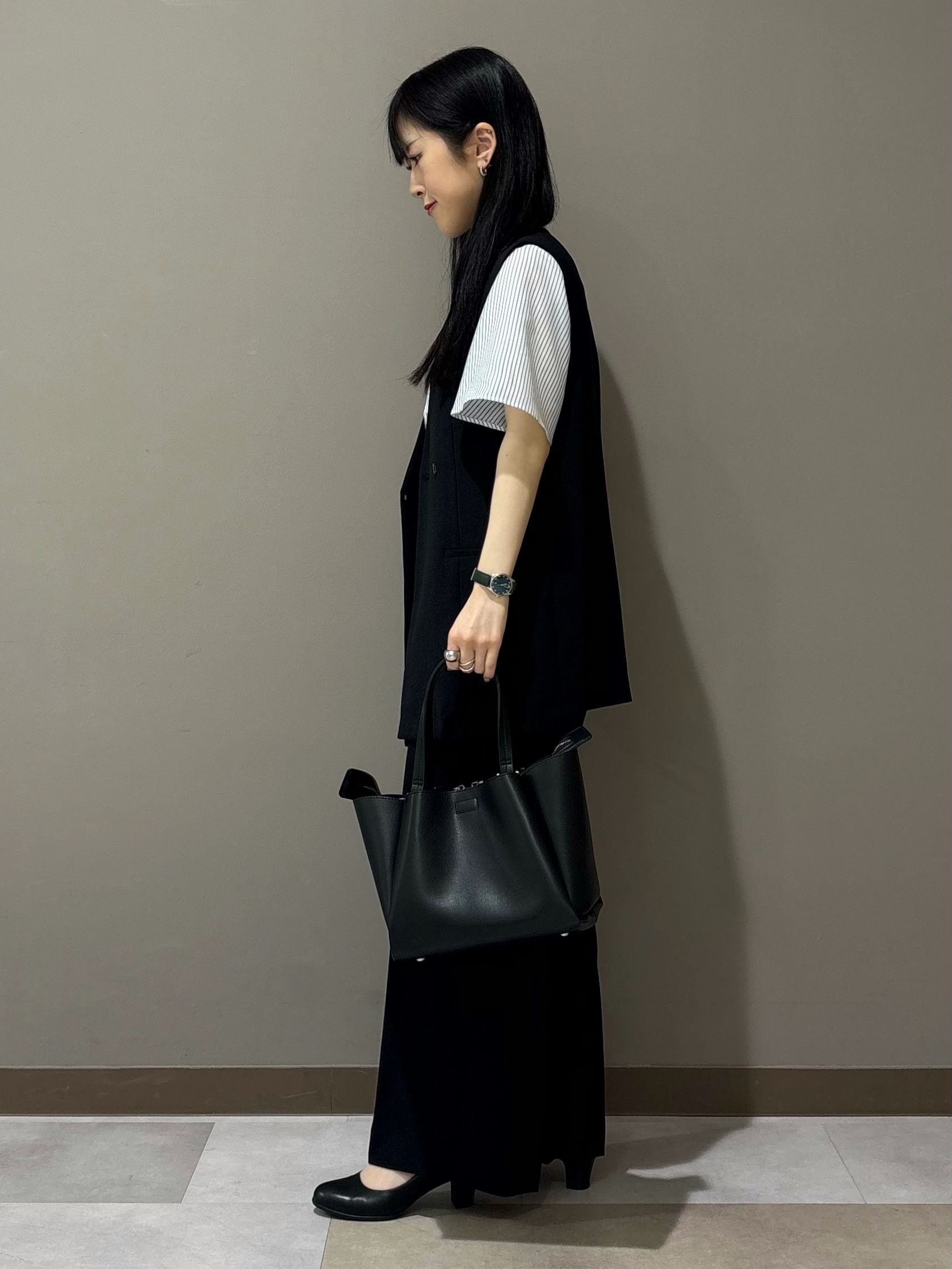KEIKOさんの「INDIVI｜【洗える／多機能／SETUP可】着る日傘ジレジャケット」を使ったコーディネート