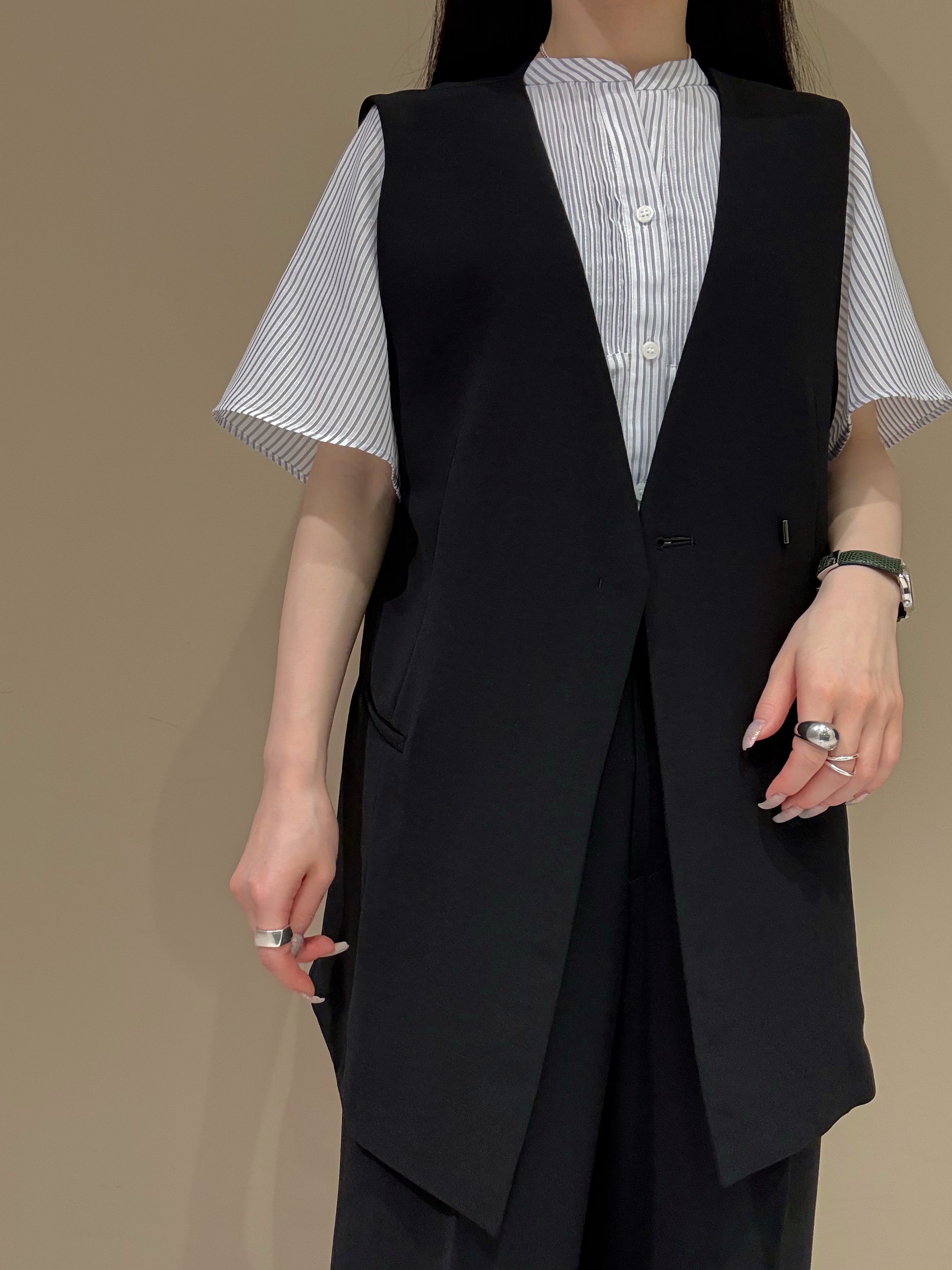 KEIKOさんの「INDIVI｜【洗える／多機能／SETUP可】着る日傘ジレジャケット」を使ったコーディネート