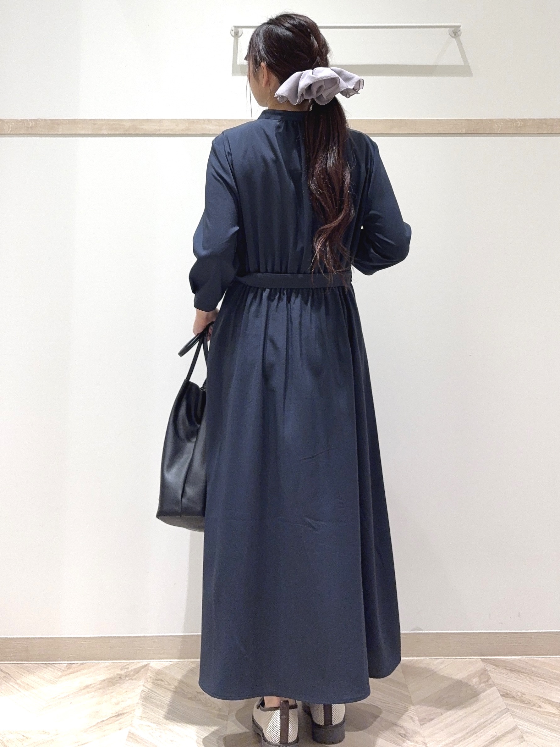 nanaさんの「SHOO･LA･RUE｜【洗濯機可/接触冷感/UV】ONOFF使える ウエストタックワンピース」を使ったコーディネート