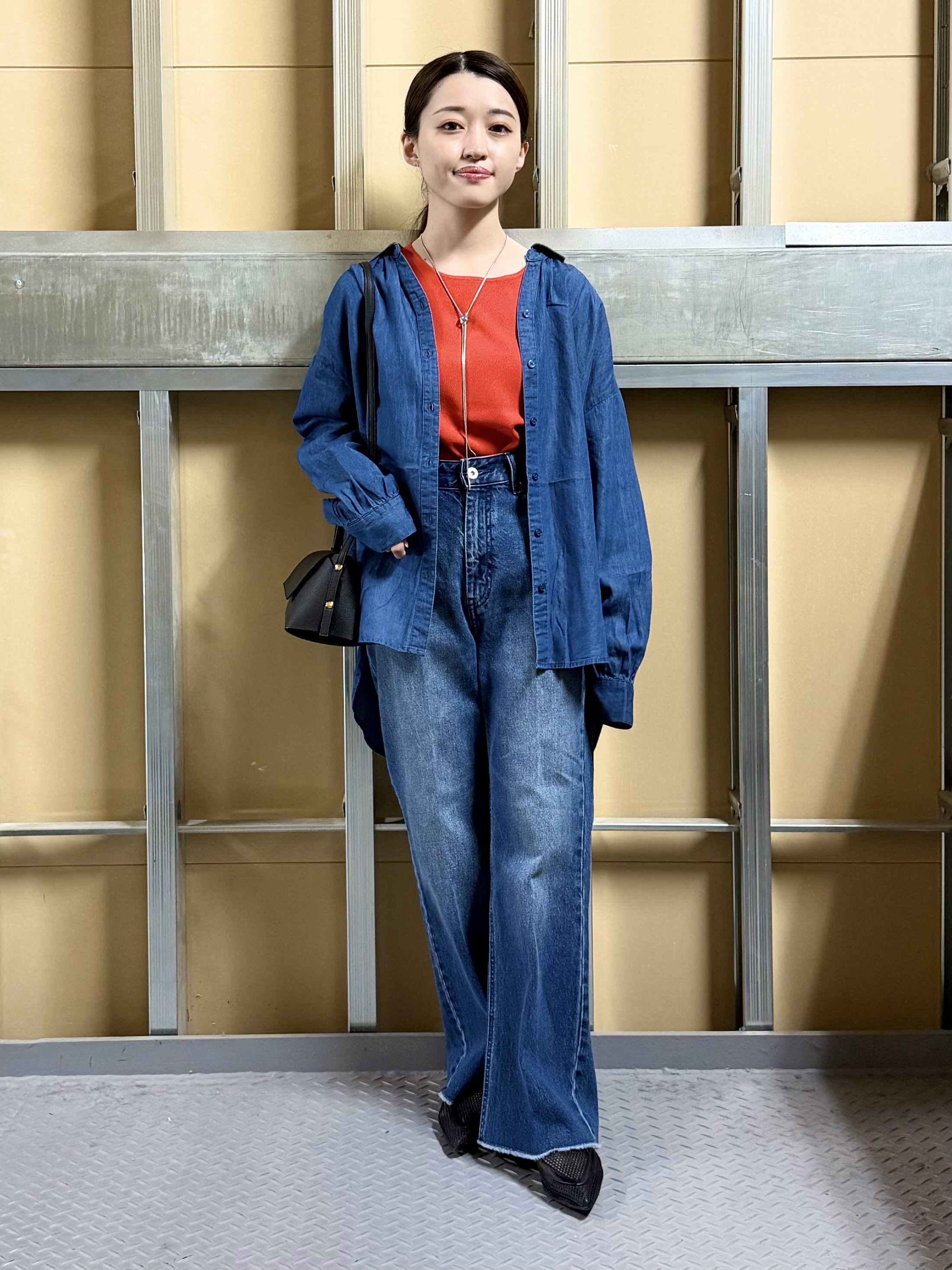 sahoさんの「THE SHOP TK｜【後ろ姿もサマになる】バックシャーリングシャツ」を使ったコーディネート