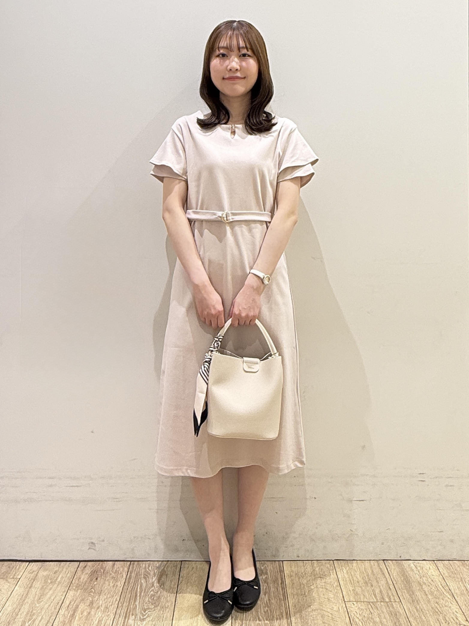 MOMOさんの「index｜【接触冷感／UVケア】Iラインフレアスリーブワンピース《洗濯機OK／XS～3L／6col》」を使ったコーディネート