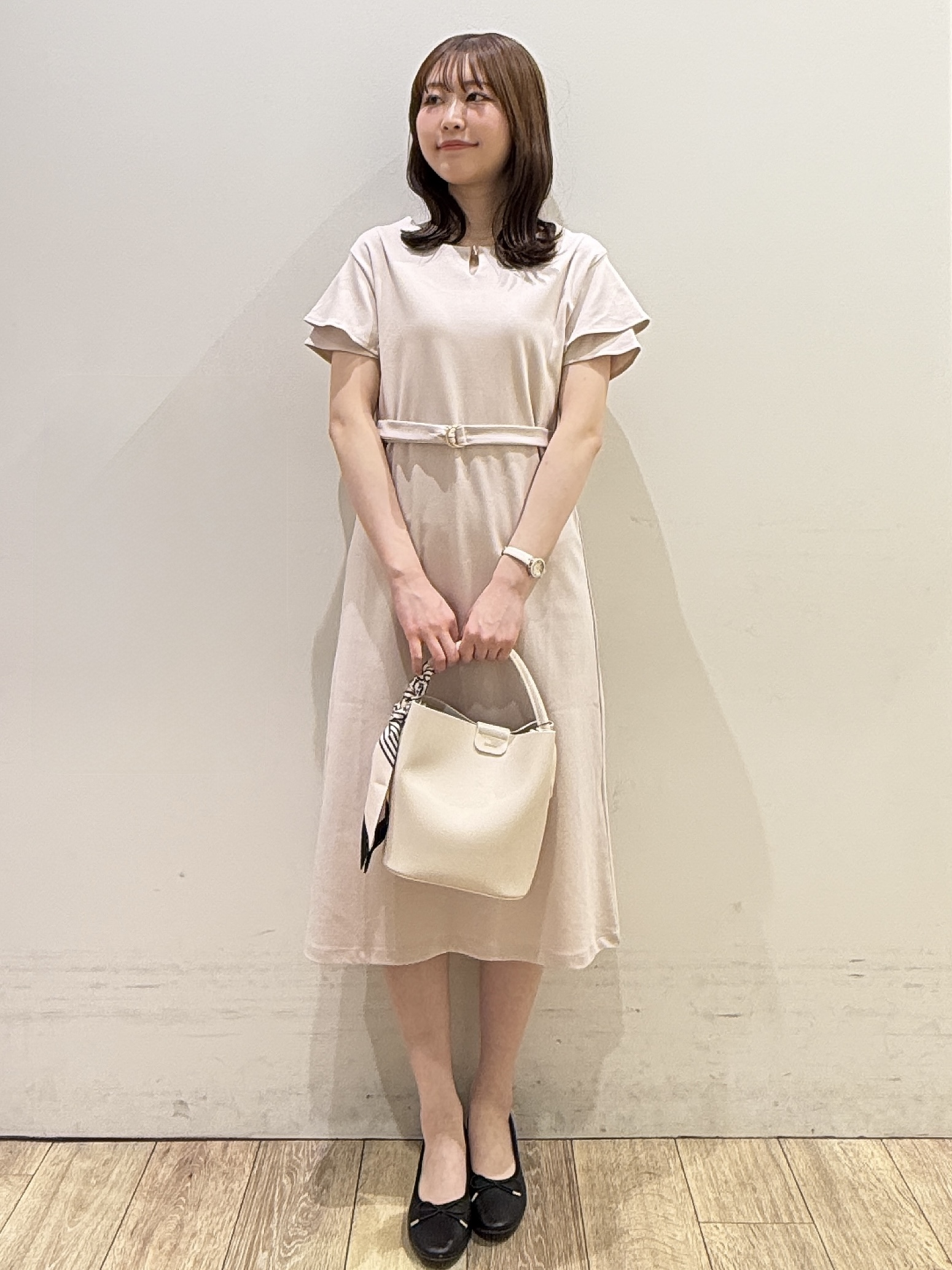 MOMOさんの「index｜【接触冷感／UVケア】Iラインフレアスリーブワンピース《洗濯機OK／XS～3L／6col》」を使ったコーディネート