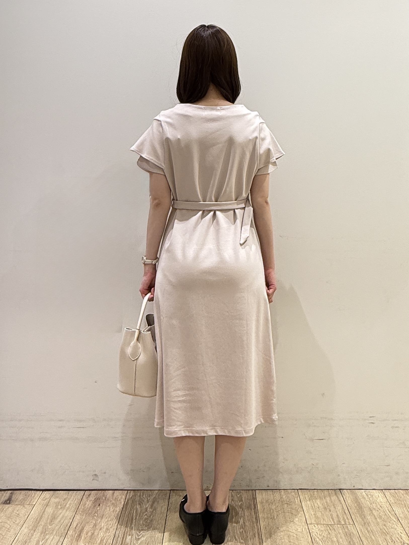 MOMOさんの「index｜【接触冷感／UVケア】Iラインフレアスリーブワンピース《洗濯機OK／XS～3L／6col》」を使ったコーディネート