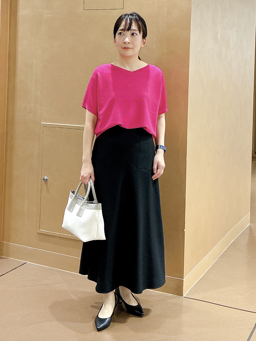 hattoriさんの「INDIVI｜【洗える】ガーター編みVネックニットT」を使ったコーディネート