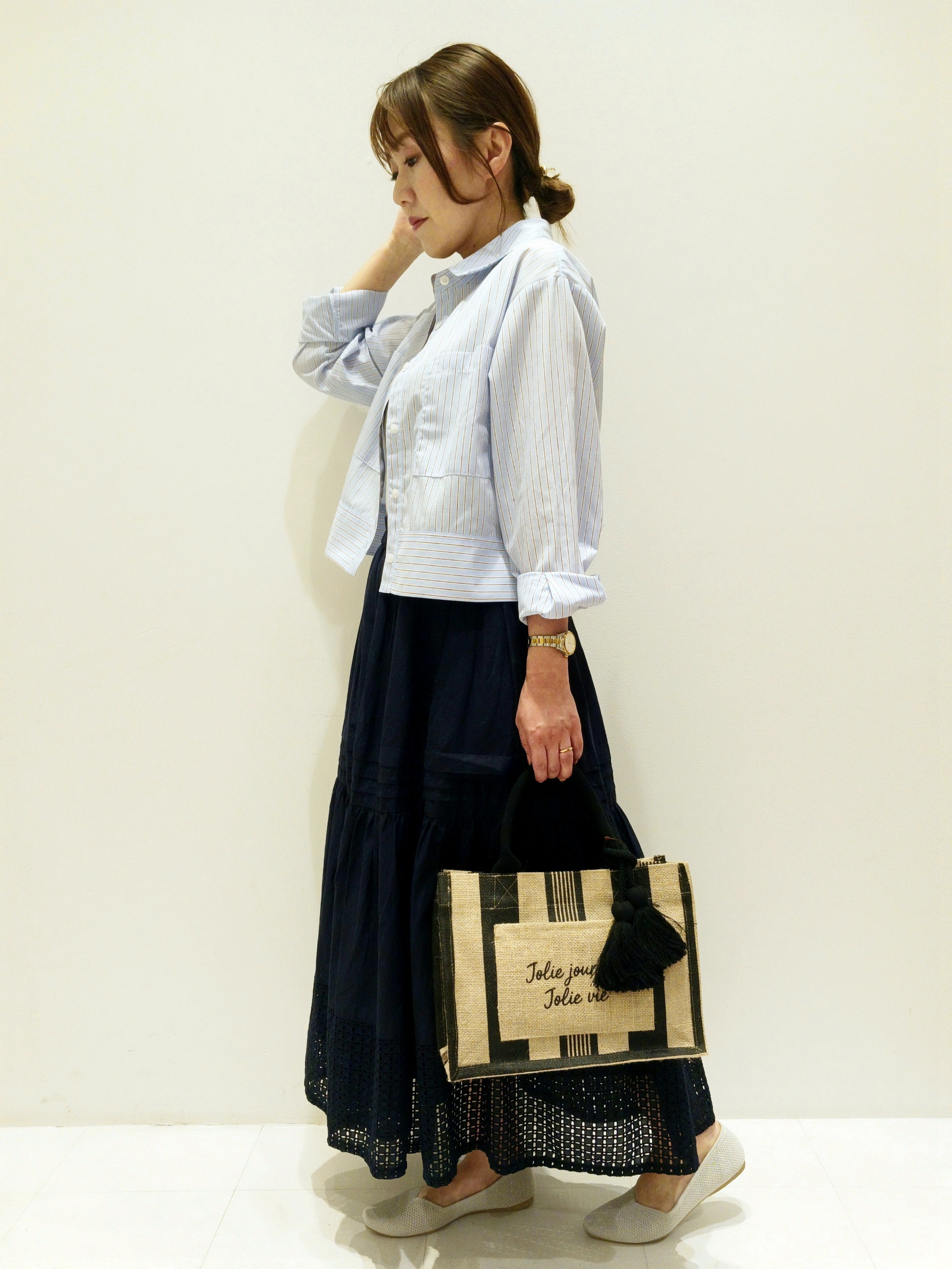mizueさんの「grove｜【貴島明日香さん着用／イージーケア／接触冷感】麻混クロップドシャツ」を使ったコーディネート