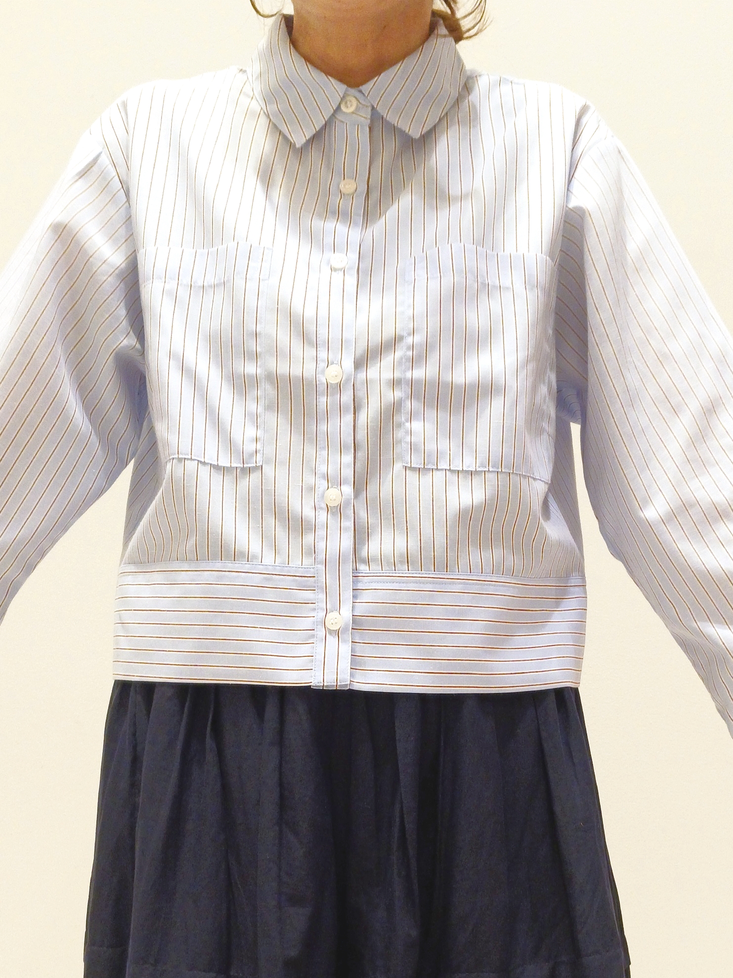 mizueさんの「grove｜【貴島明日香さん着用／イージーケア／接触冷感】麻混クロップドシャツ」を使ったコーディネート