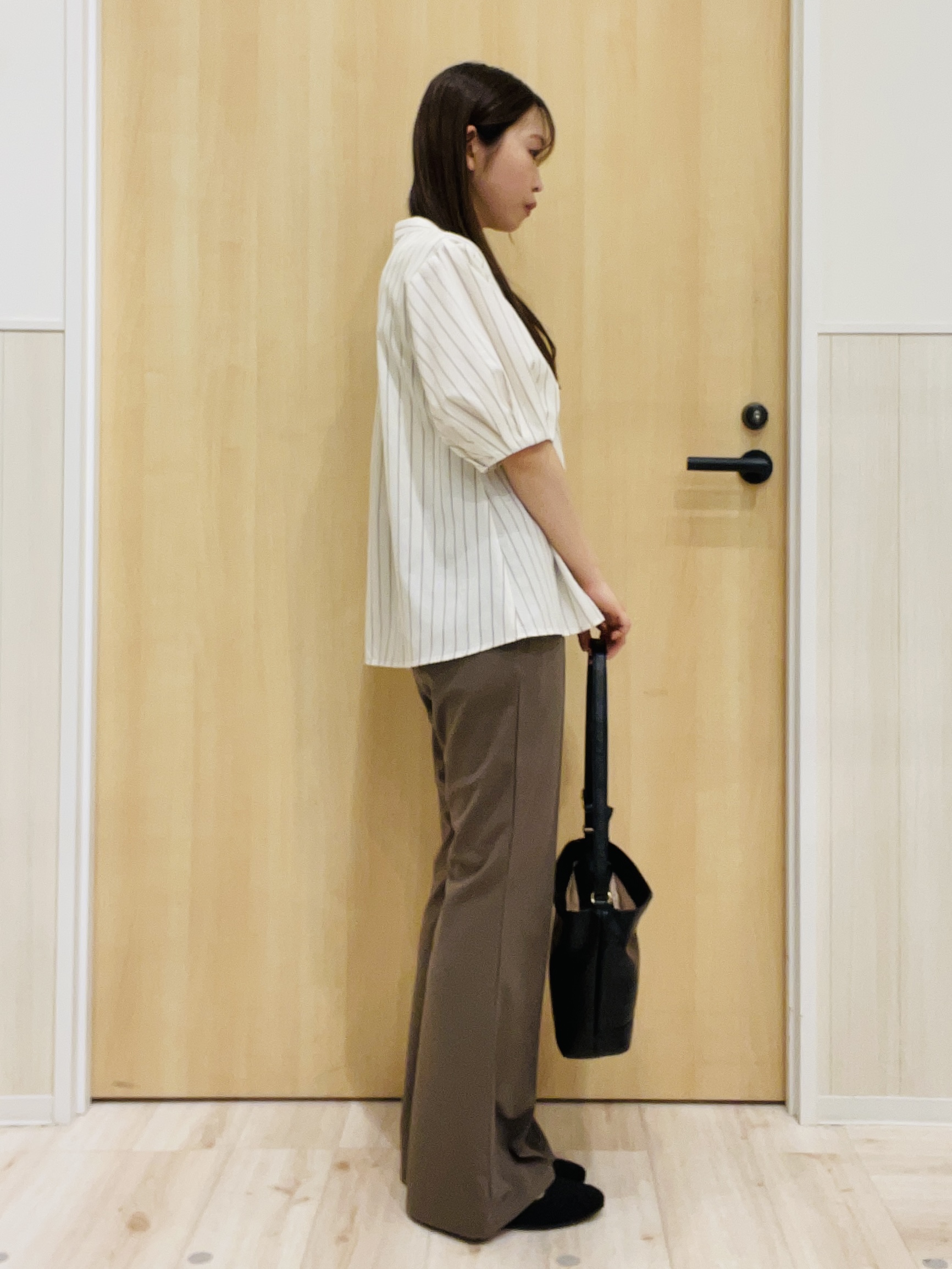 minamiさんの「SHOO･LA･RUE｜【高レビュー/洗濯後しわになりにくい/インせず着られる】自然に体型カバー 麻調ペプラムブラウス」を使ったコーディネート
