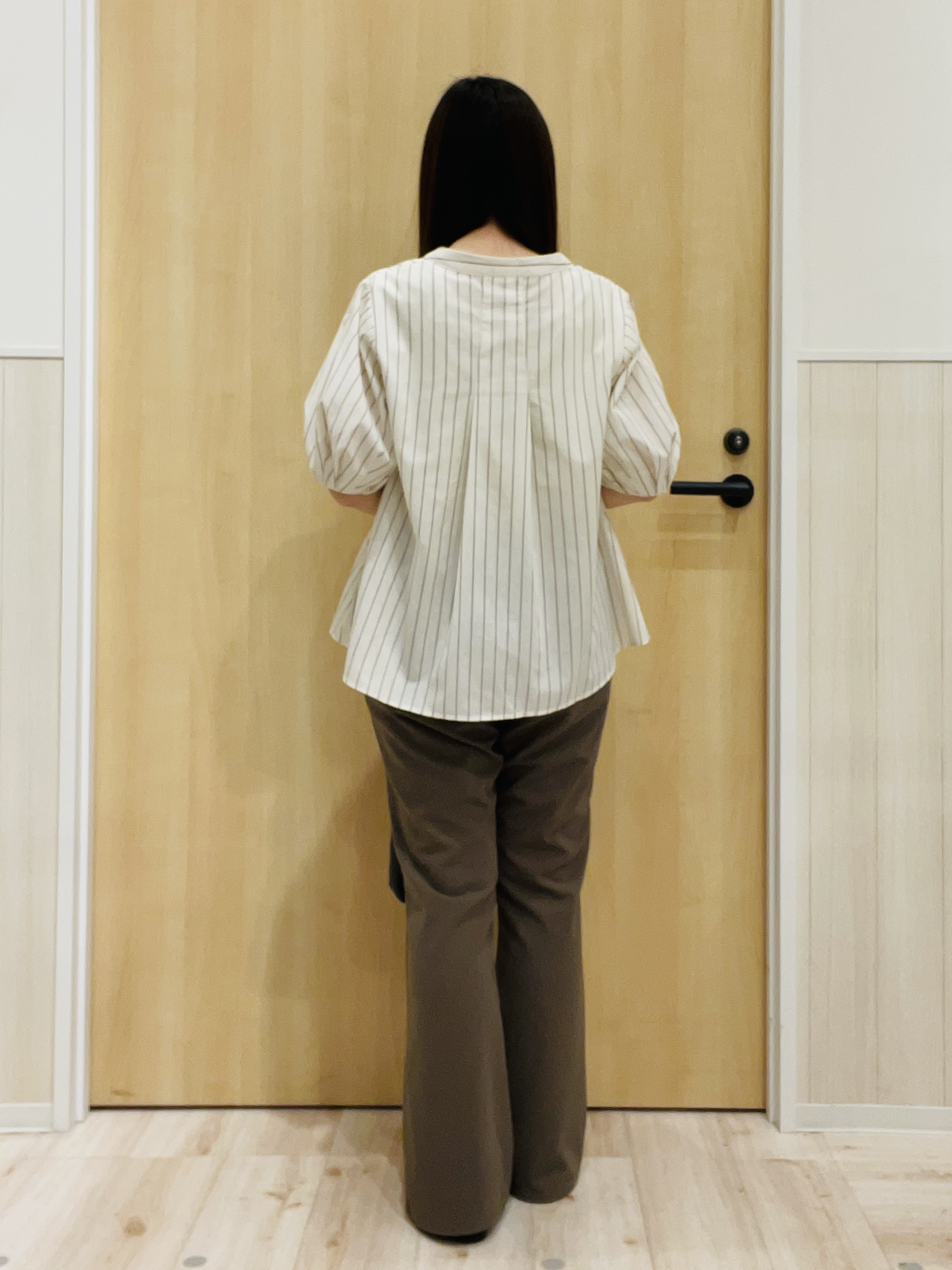 minamiさんの「SHOO･LA･RUE｜【高レビュー/洗濯後しわになりにくい/インせず着られる】自然に体型カバー 麻調ペプラムブラウス」を使ったコーディネート