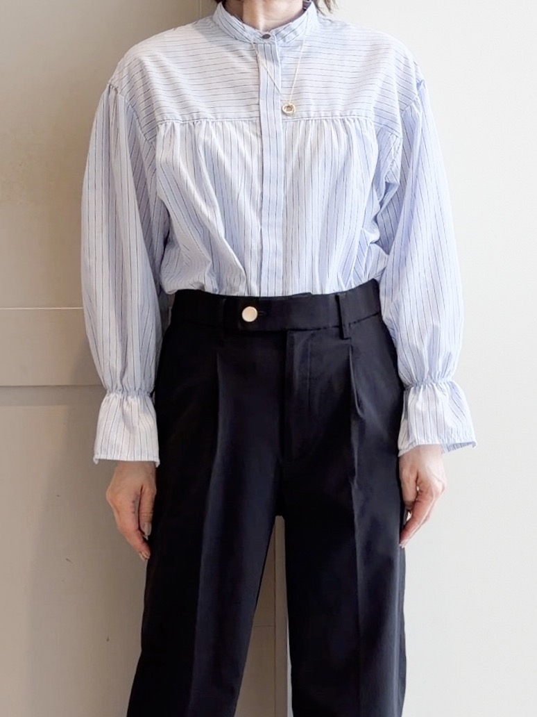 yamakoさんの「grove｜【貴島明日香さん着用／イージーケア／接触冷感】麻混スタンドギャザーシャツ」を使ったコーディネート