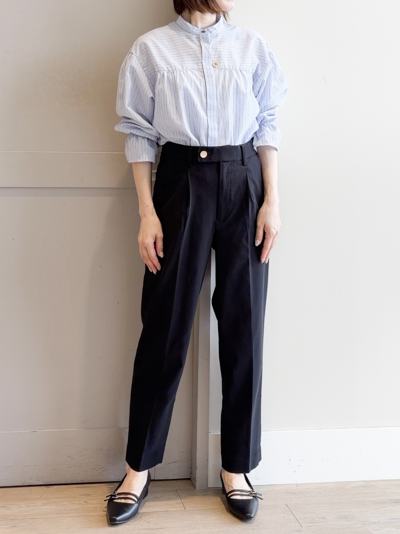 yamakoさんの「grove｜【貴島明日香さん着用／イージーケア／接触冷感】麻混スタンドギャザーシャツ」を使ったコーディネート