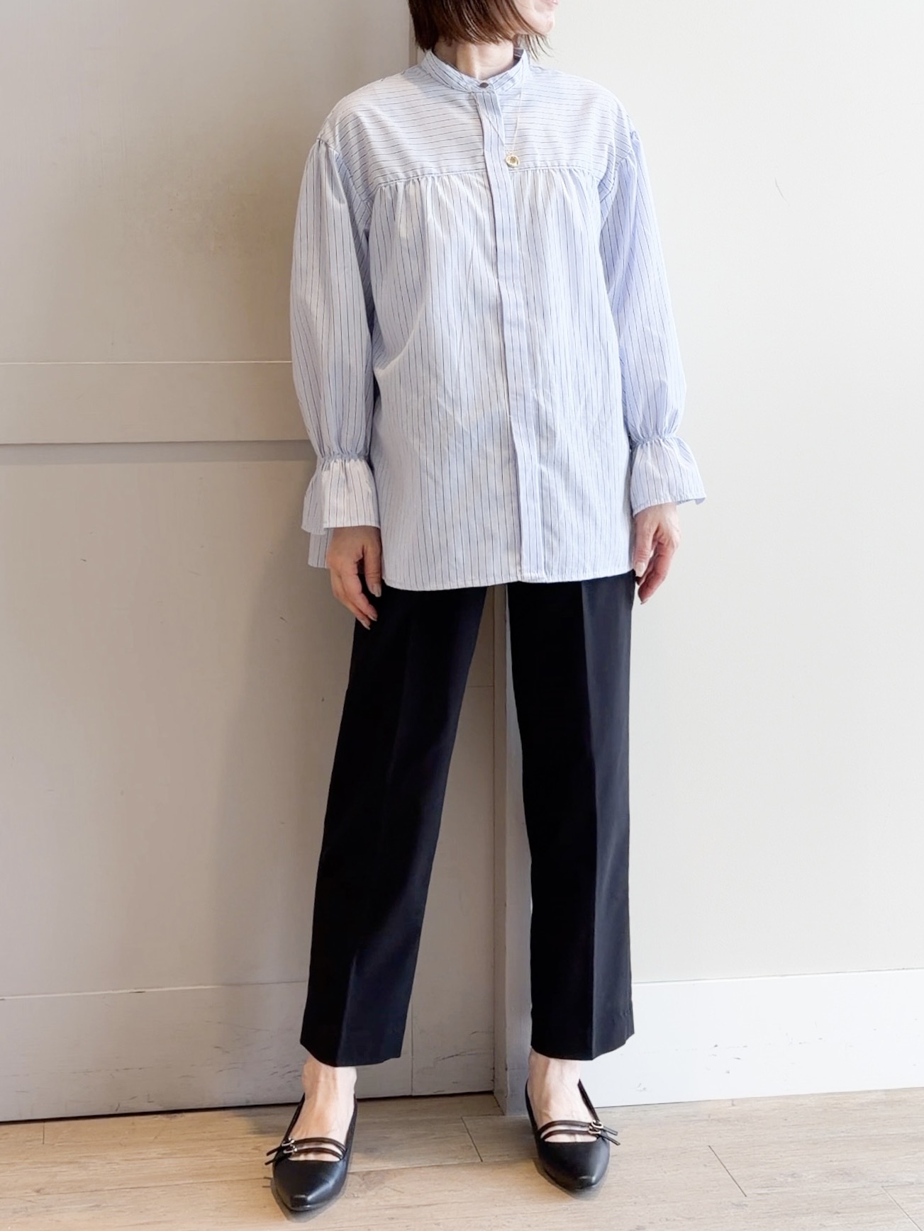 yamakoさんの「grove｜【貴島明日香さん着用／イージーケア／接触冷感】麻混スタンドギャザーシャツ」を使ったコーディネート