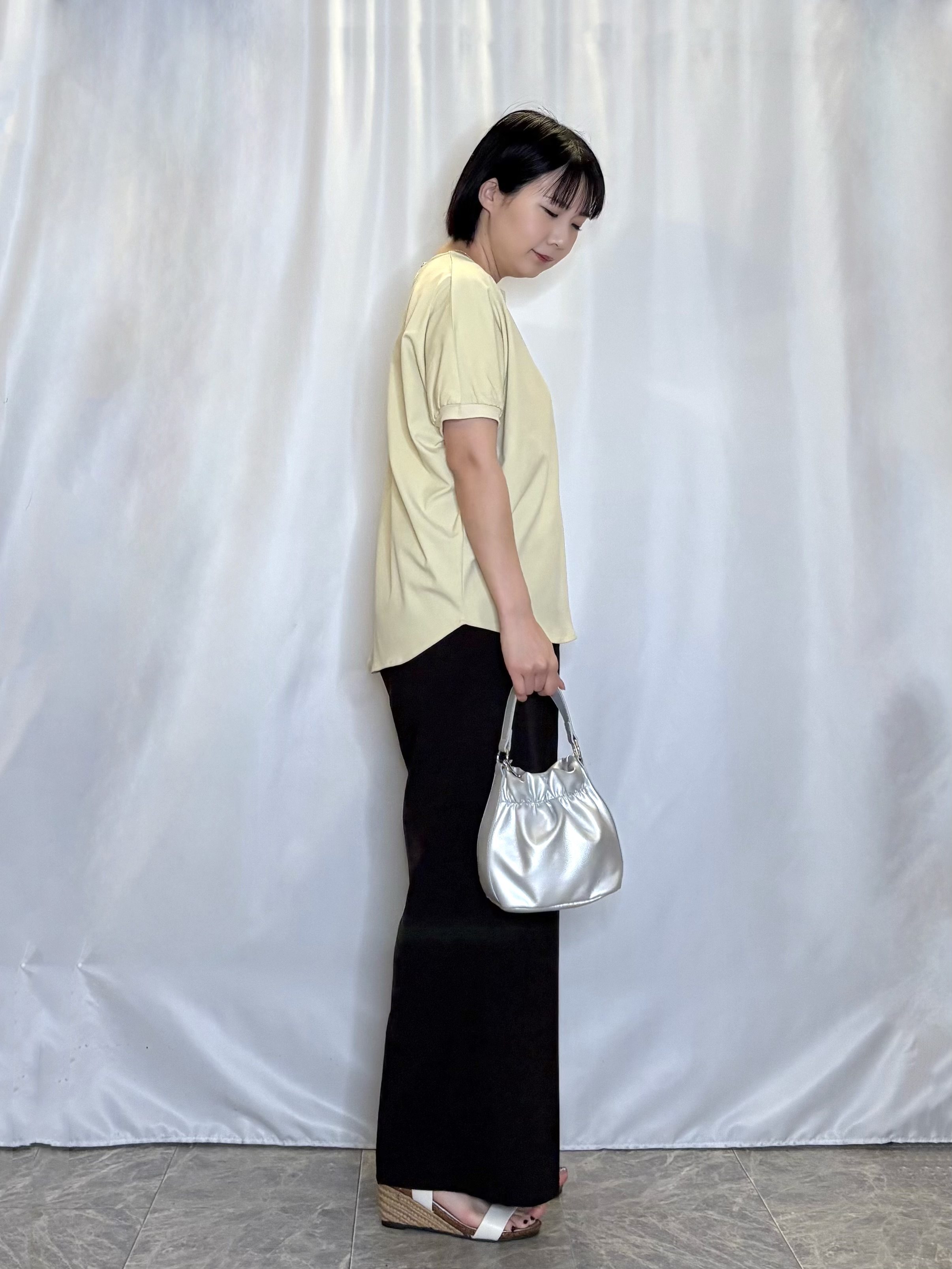 ネリさんの「SHOO･LA･RUE｜【ひんやり/洗濯後しわになりにくい】インせず着られる さらっとタッチのドルマンブラウス」を使ったコーディネート