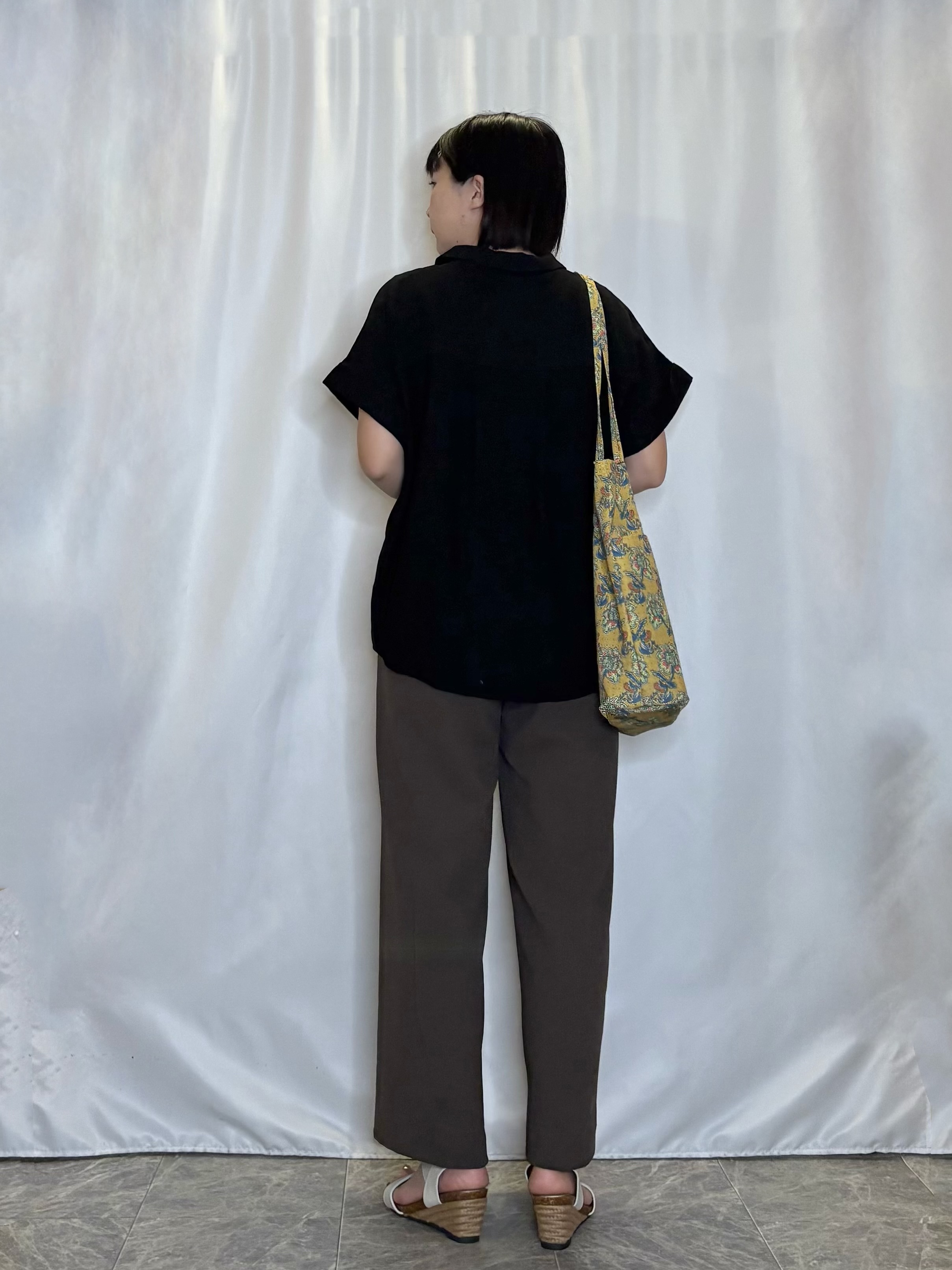 ネリさんの「SHOO･LA･RUE｜【ひんやり/S-LL/洗濯機可】インせず着られる 裾タック スキッパーシャツ」を使ったコーディネート