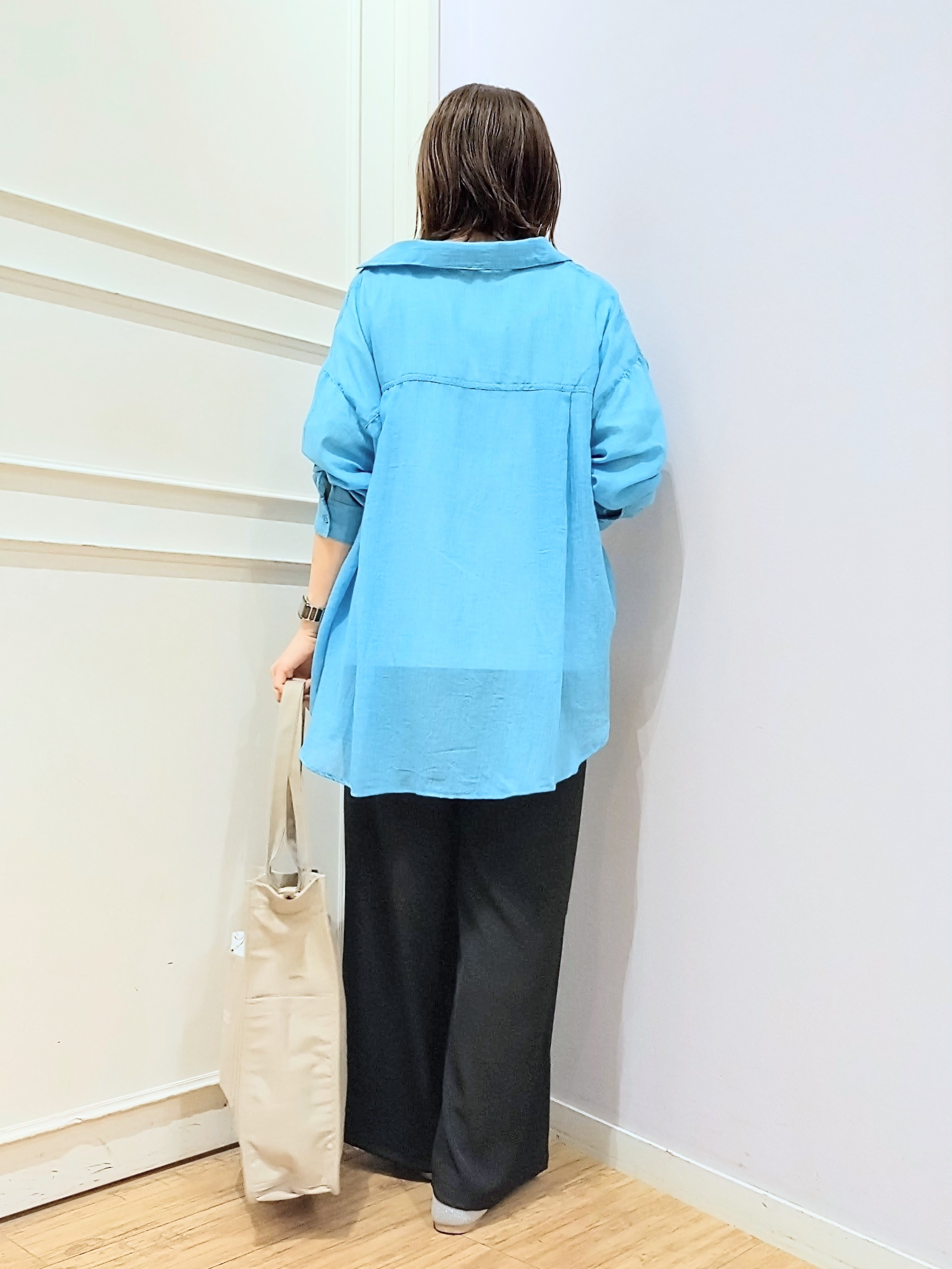 miomioさんの「SHOO･LA･RUE｜【体型カバー】ふんわり質感 やわらかこなれシアーシャツ」を使ったコーディネート
