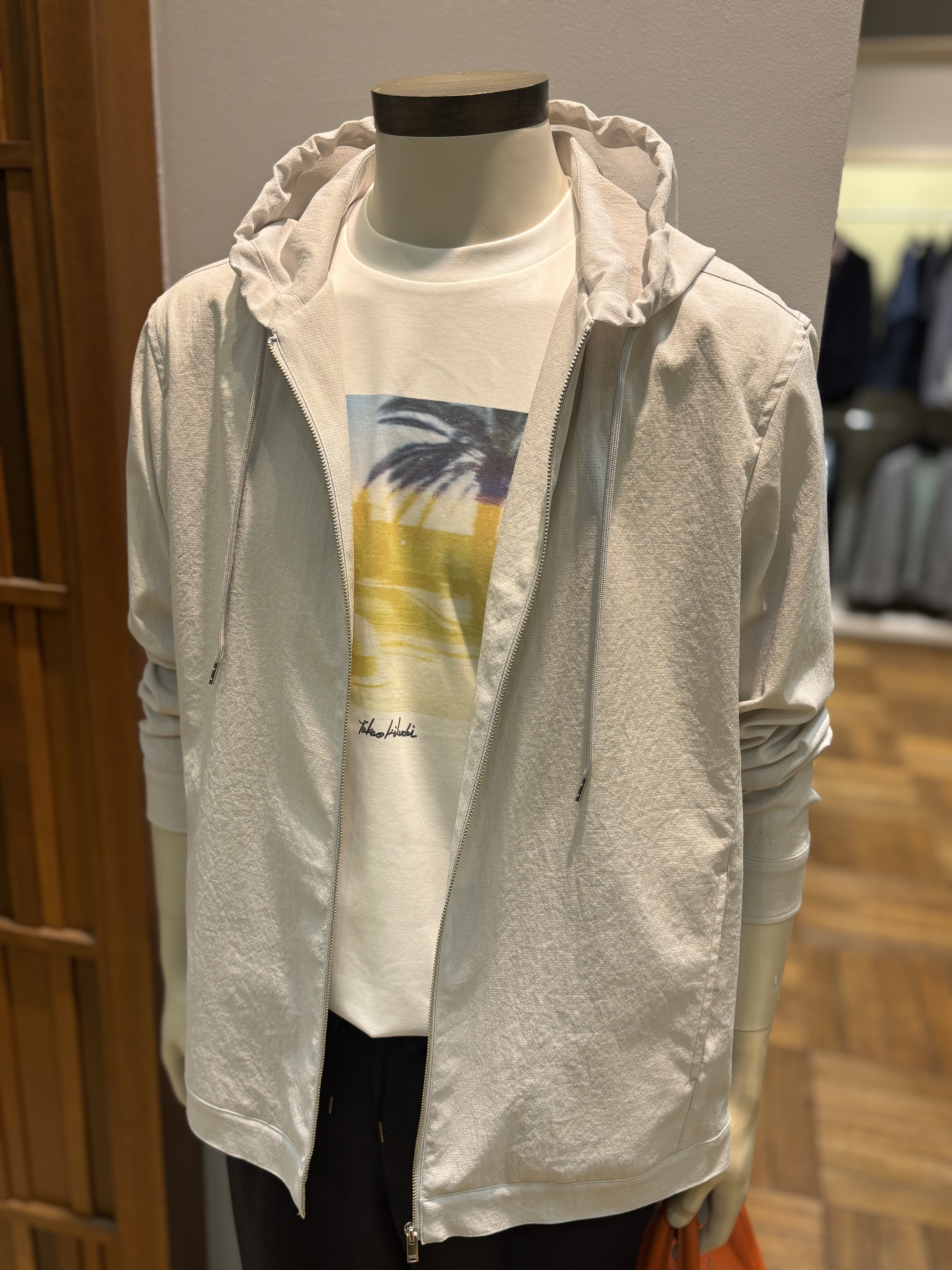 ヒナさんの「TAKEO KIKUCHI｜マラケシュ フォト Tシャツ」を使ったコーディネート