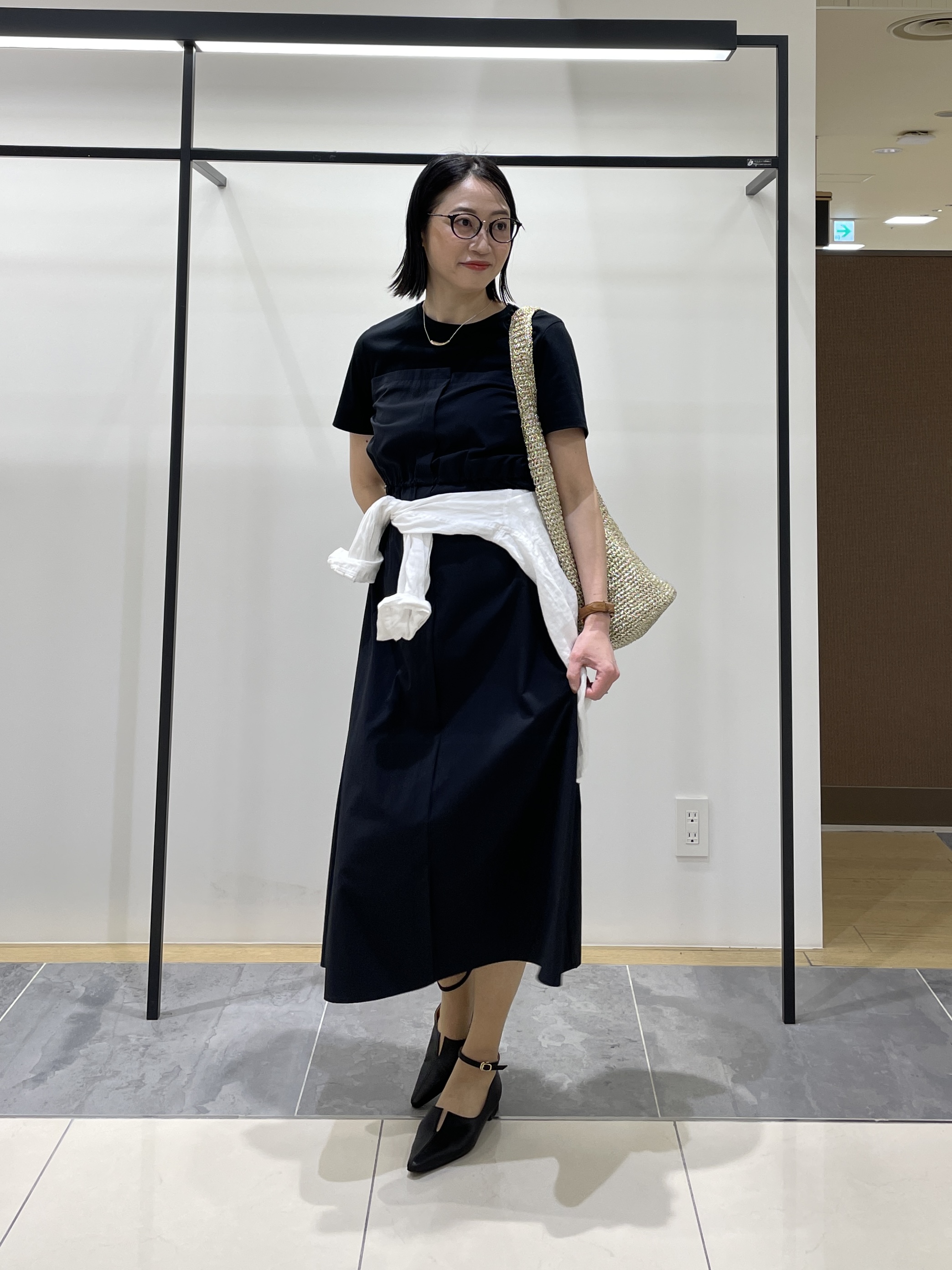 shihoさんの「INDIVI｜【洗える／1枚でキマる／ドロスト付】ビスチェ風ドッキングTワンピース」を使ったコーディネート