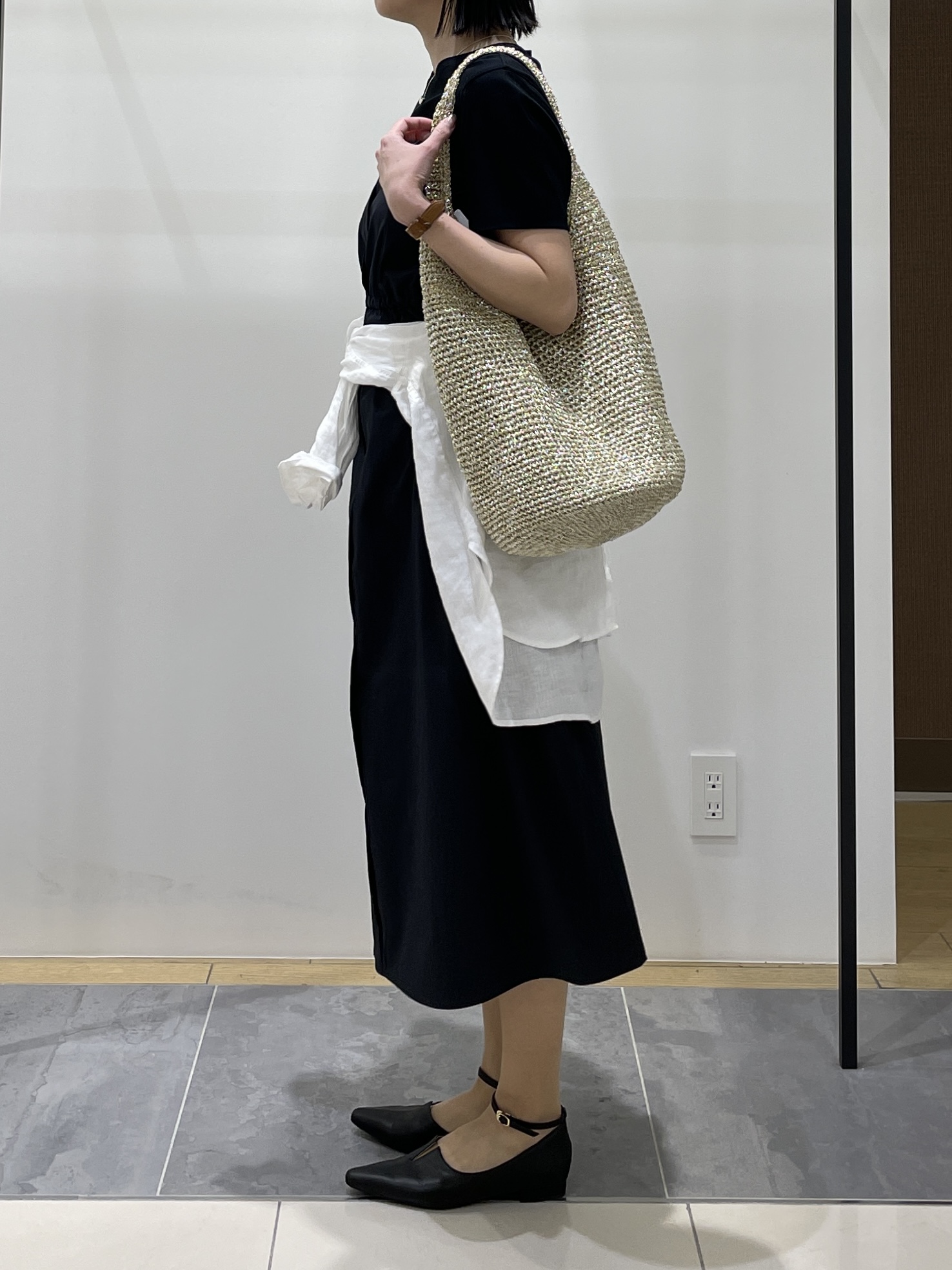 shihoさんの「INDIVI｜【洗える／1枚でキマる／ドロスト付】ビスチェ風ドッキングTワンピース」を使ったコーディネート