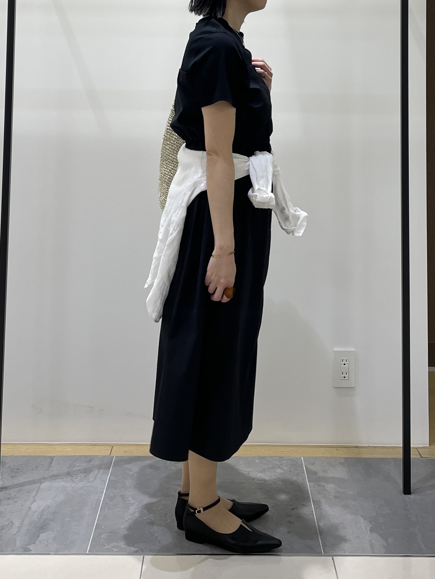 shihoさんの「INDIVI｜【洗える／1枚でキマる／ドロスト付】ビスチェ風ドッキングTワンピース」を使ったコーディネート