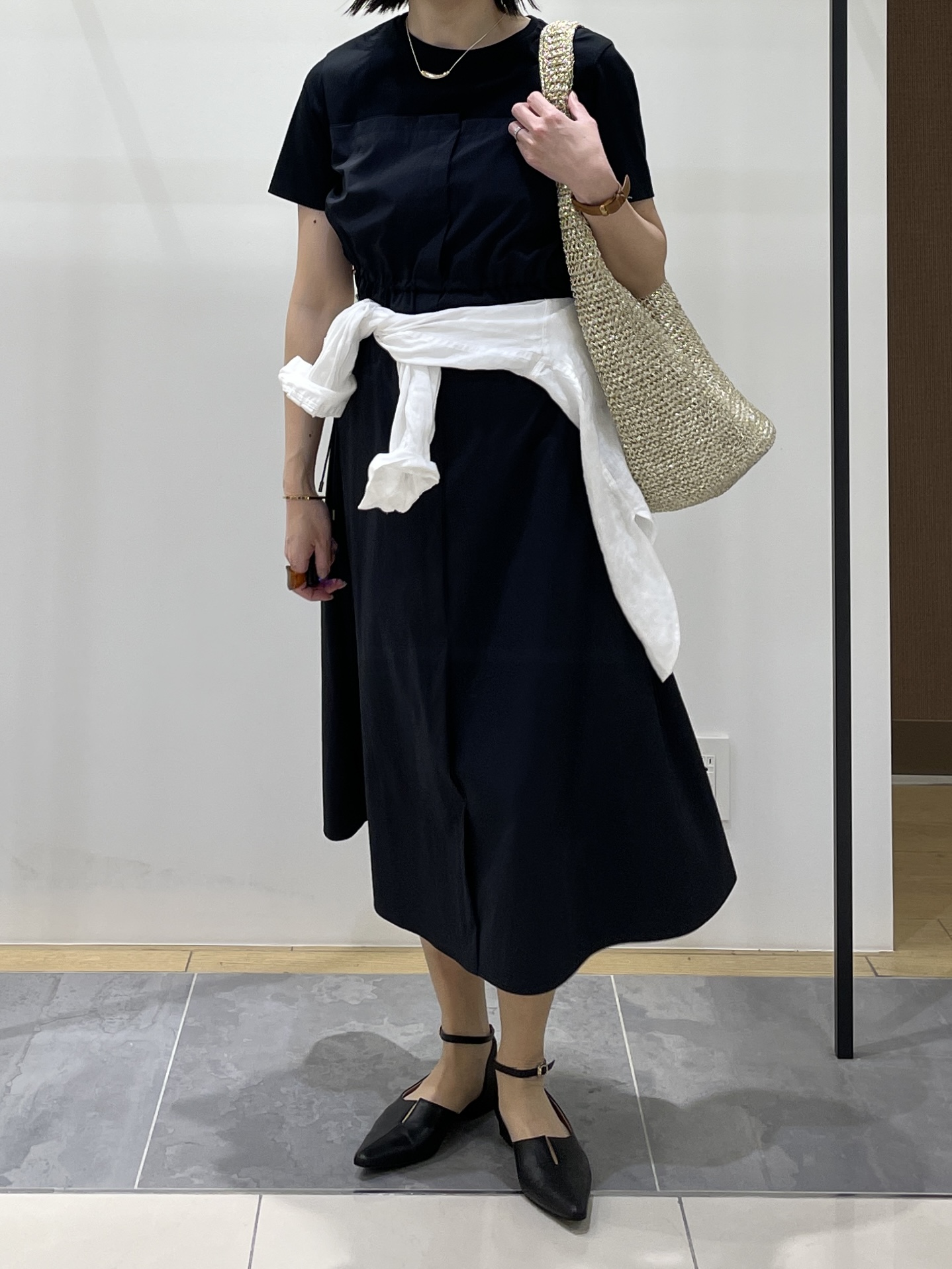 shihoさんの「INDIVI｜【洗える／1枚でキマる／ドロスト付】ビスチェ風ドッキングTワンピース」を使ったコーディネート