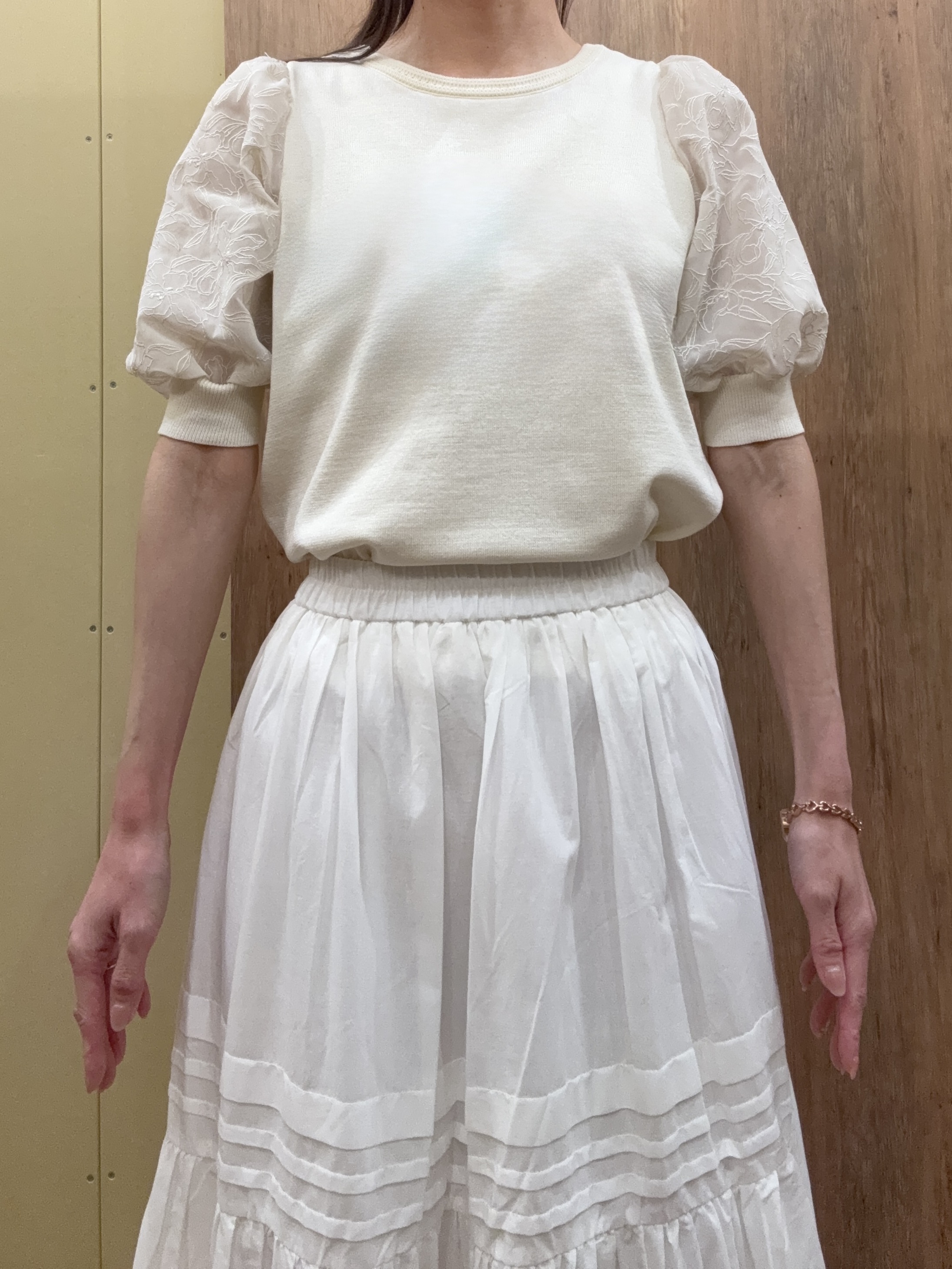 Ayakoさんの「grove｜一枚で着映える大人の袖コンシャスニット」を使ったコーディネート