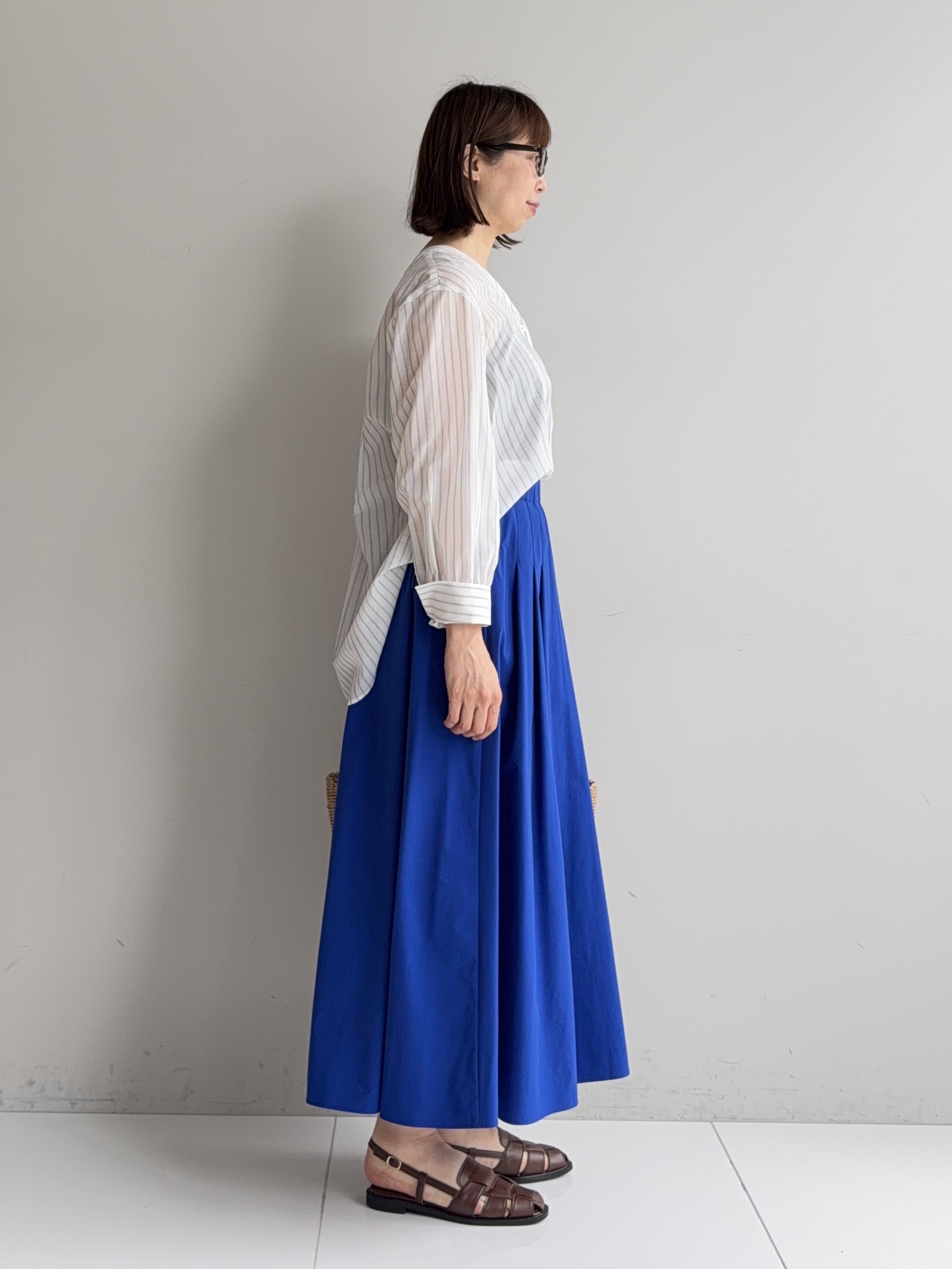 murayamaさんの「INDIVI｜【洗える／軽やか】無地＆ストライプ柄 切替タックブラウス」を使ったコーディネート
