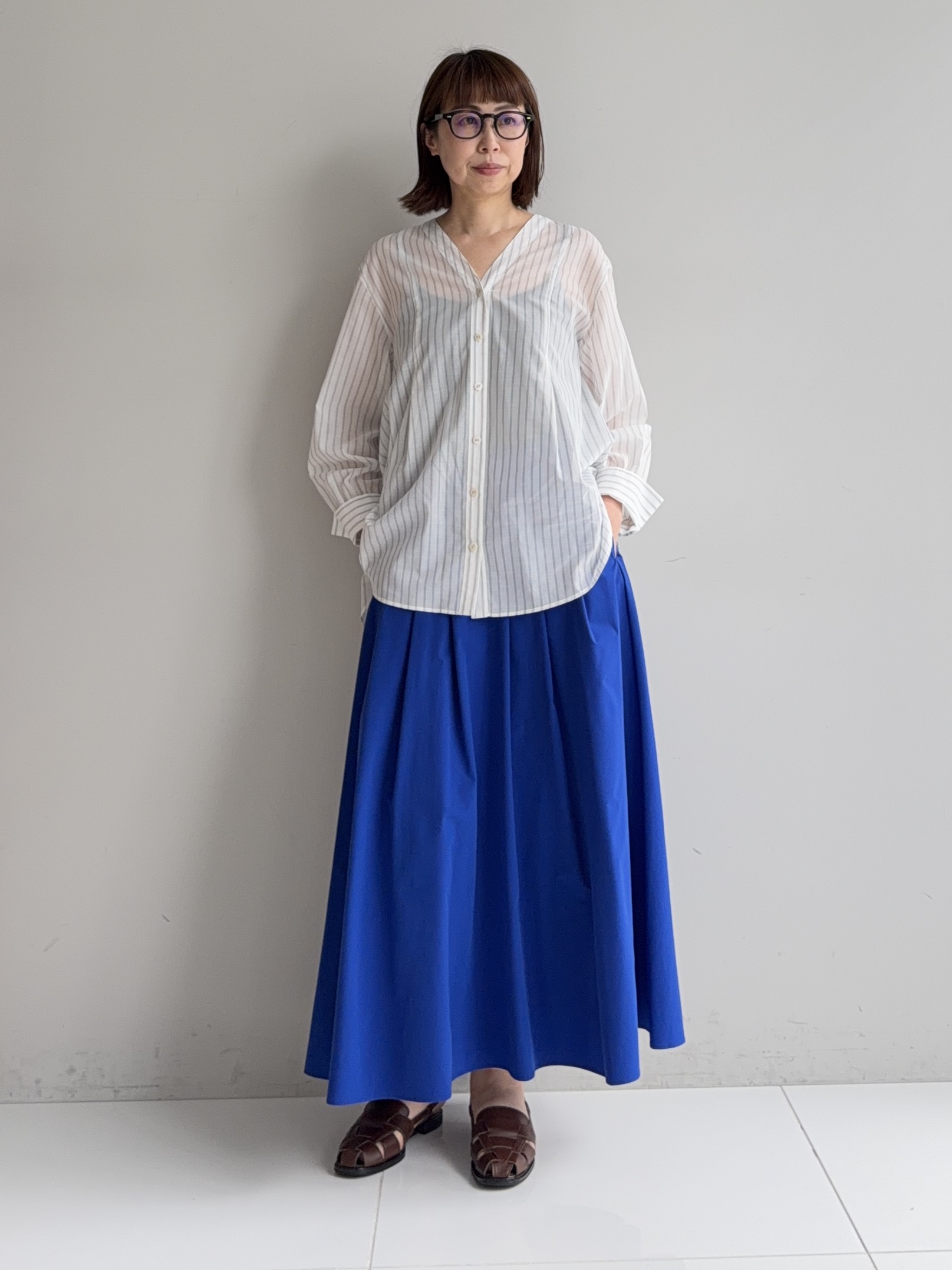 murayamaさんの「INDIVI｜【洗える／軽やか】無地＆ストライプ柄 切替タックブラウス」を使ったコーディネート