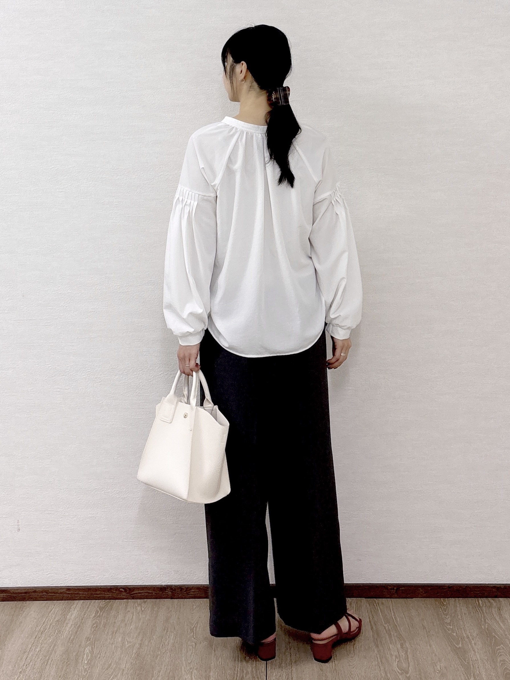 sachikoさんの「OPAQUE.CLIP｜スキッパーボリュームスリーブブラウス【洗濯機OK】」を使ったコーディネート