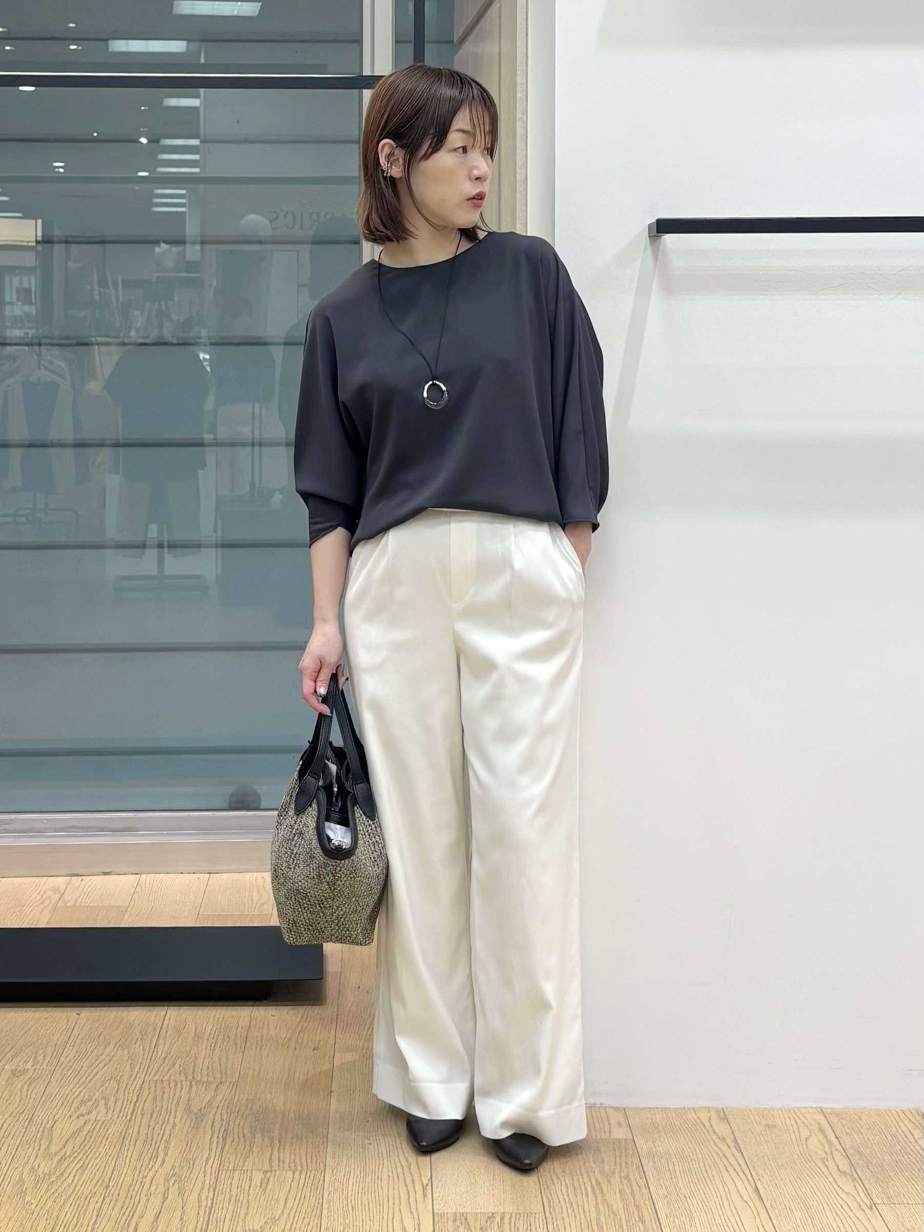 asamiさんの「INDIVI｜【さらに軽く軽快！／着る日傘】ドルマントップス」を使ったコーディネート