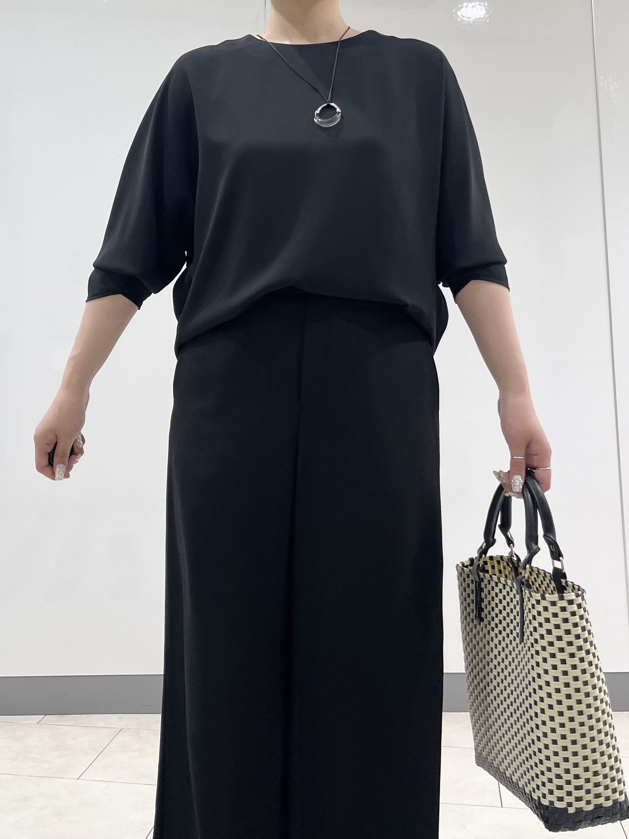 hasuさんの「INDIVI｜【接触冷感／透湿／着る日傘】ドルマントップス」を使ったコーディネート