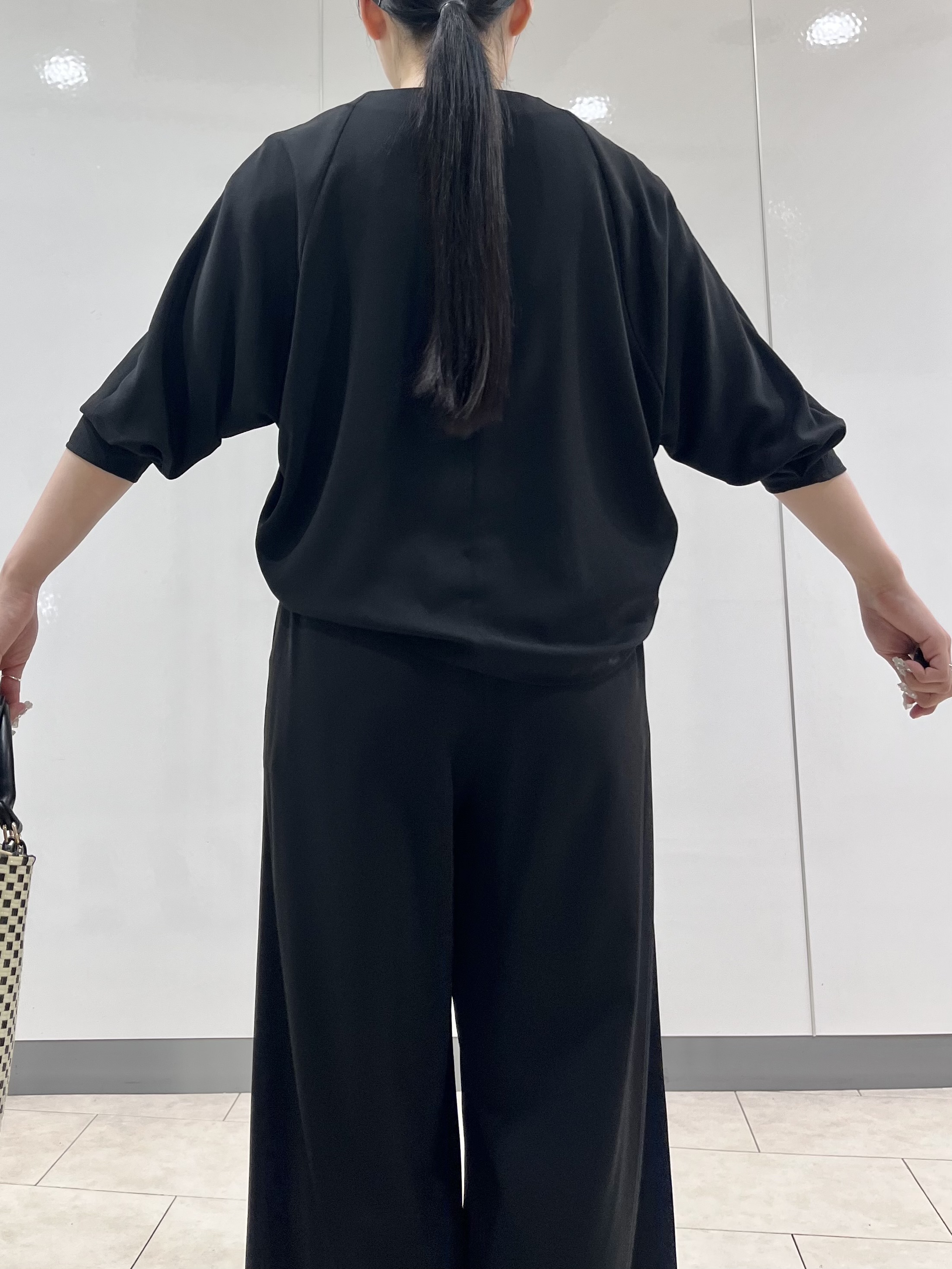 hasuさんの「INDIVI｜【接触冷感／透湿／着る日傘】ドルマントップス」を使ったコーディネート