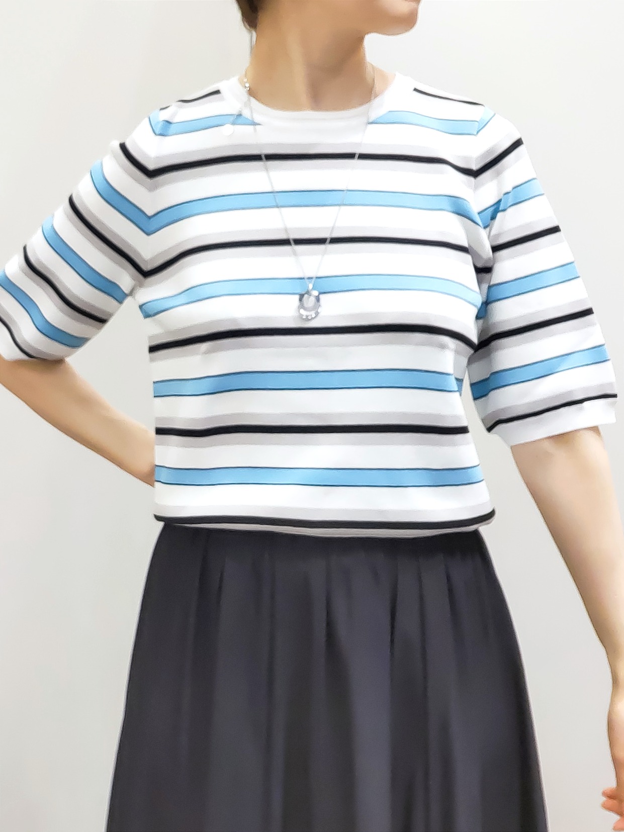 やまちゃんさんの「grove｜【シリーズ累計36万枚/UVカット・ひんやり・洗濯機OK】やわらかドライタッチ 五分袖クルーネックニ」を使ったコーディネート