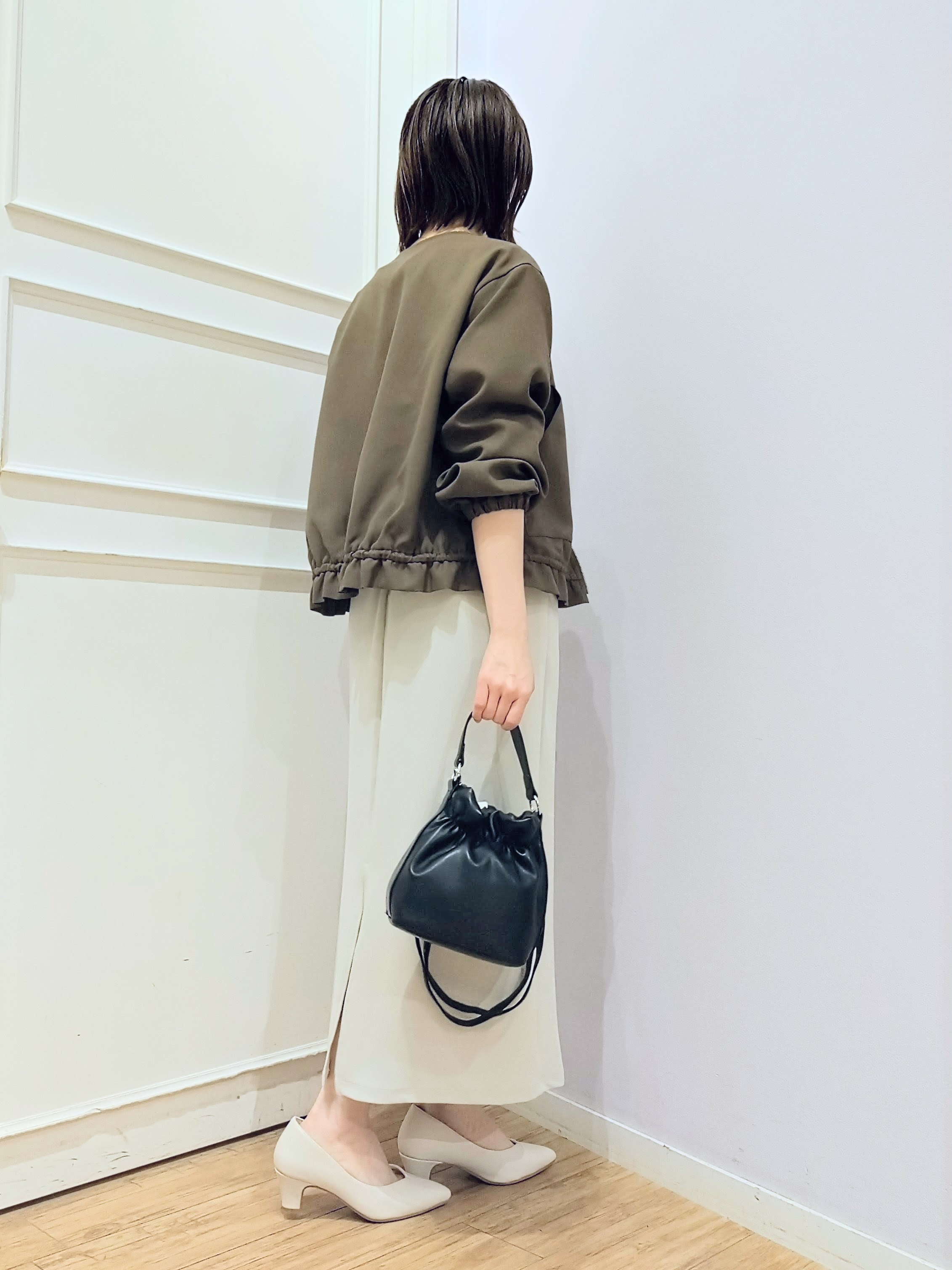 miomioさんの「SHOO･LA･RUE｜【S-LL】スタイルアップを叶える　大人のドロストブルゾン」を使ったコーディネート