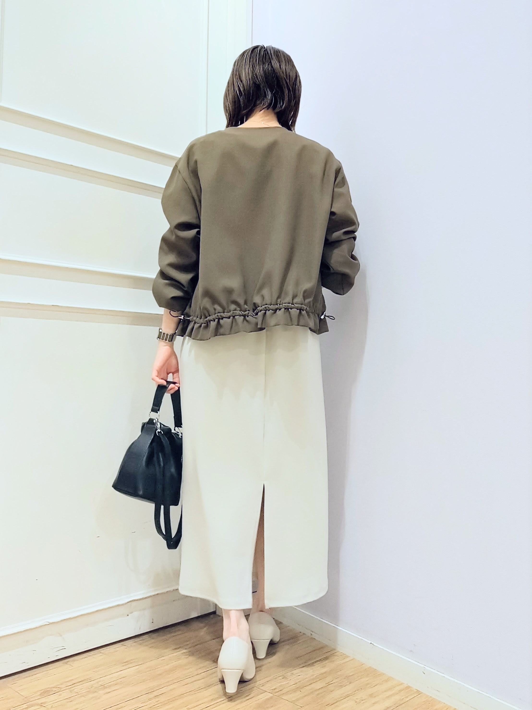 miomioさんの「SHOO･LA･RUE｜【S-LL】スタイルアップを叶える　大人のドロストブルゾン」を使ったコーディネート