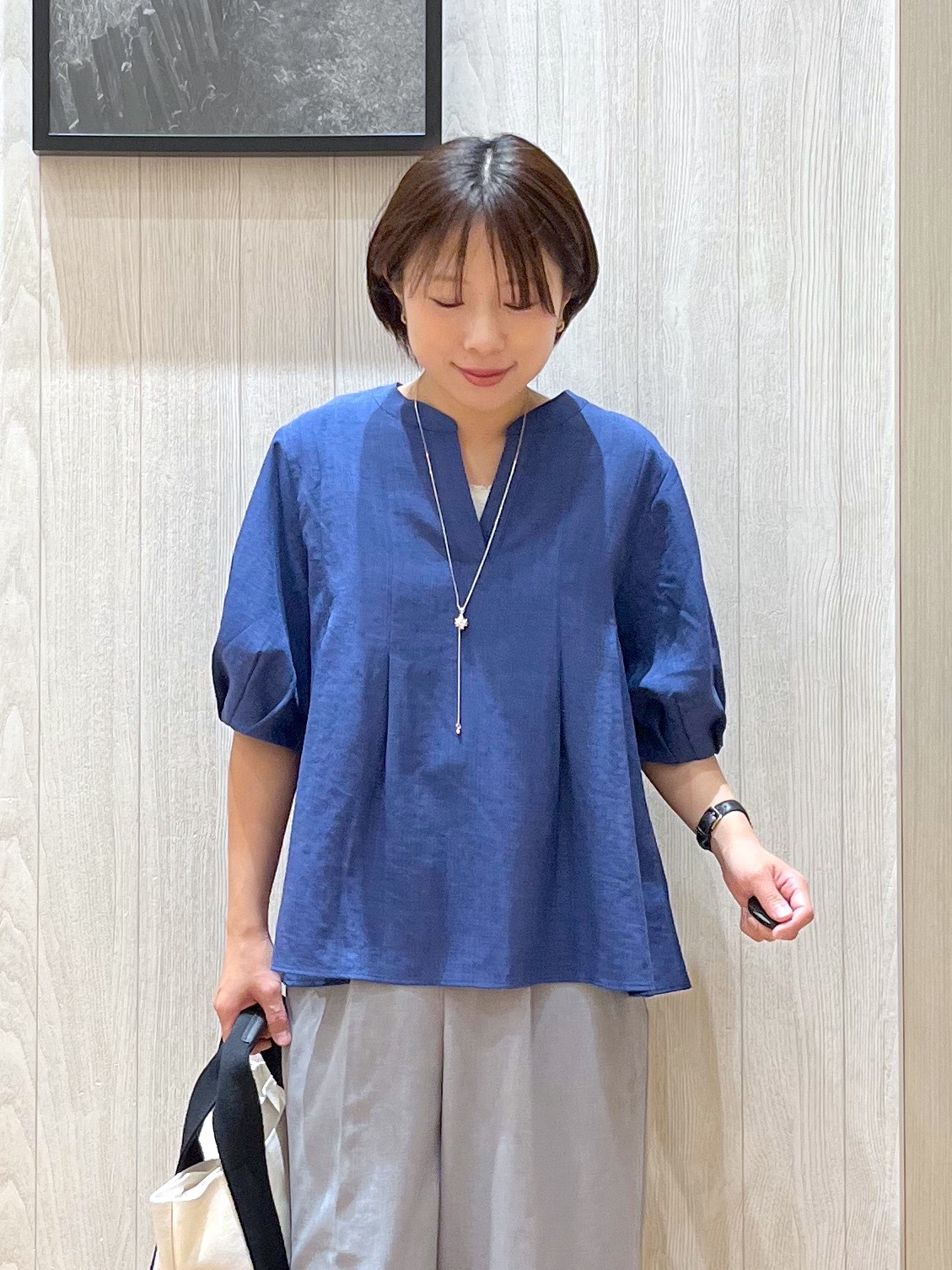 shirayuuuさんの「SHOO･LA･RUE｜【高レビュー/洗濯後しわになりにくい/インせず着られる】自然に体型カバー 麻調ペプラムブラウス」を使ったコーディネート