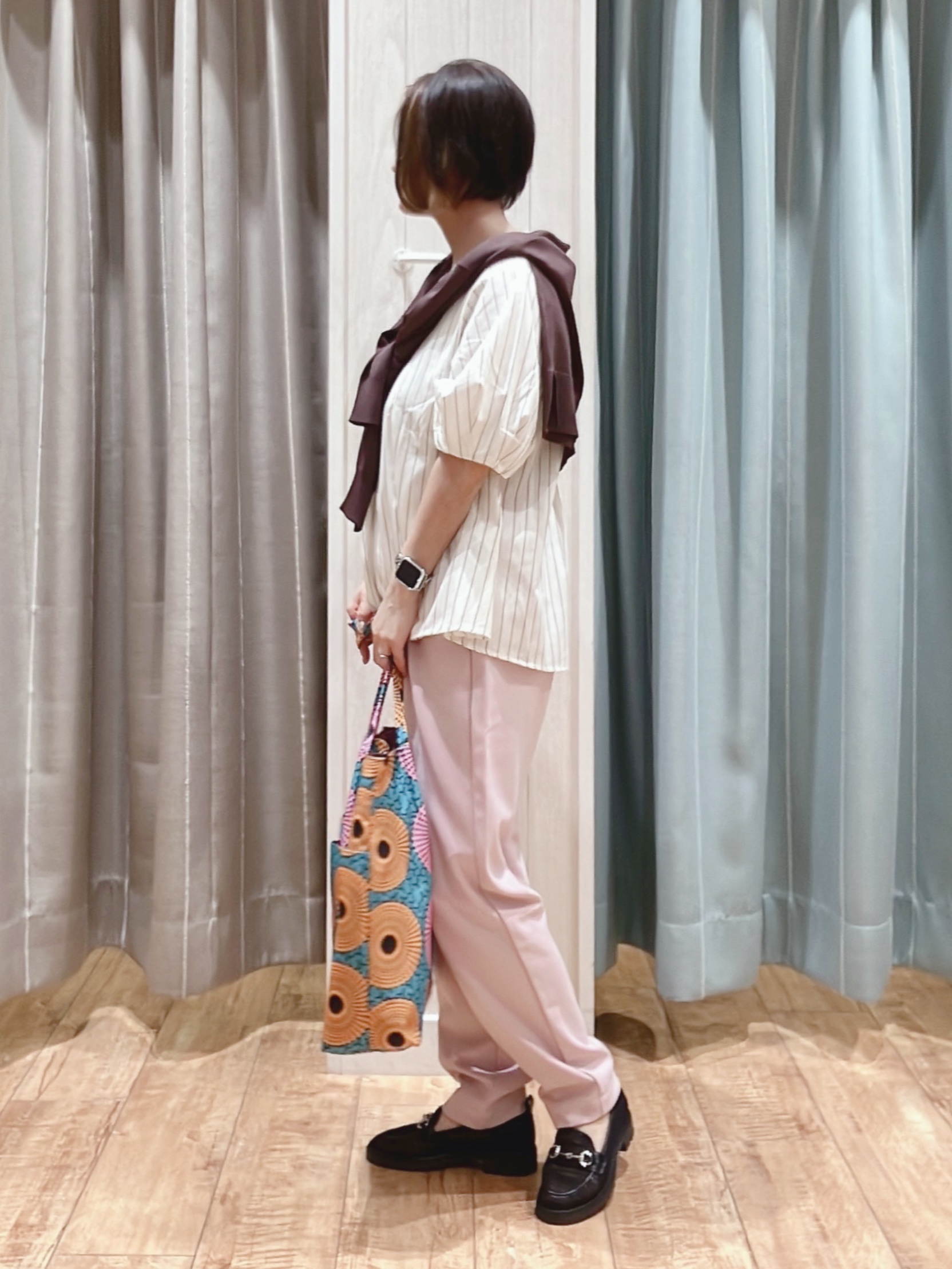 aaamiさんの「SHOO･LA･RUE｜【洗濯機可/ひんやり/UV】さらっとしたタッチが心地よい ショート丈 Vネックカーディガン」を使ったコーディネート