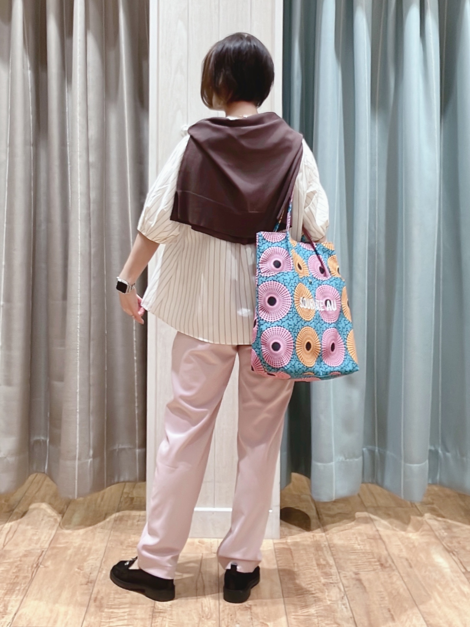 aaamiさんの「SHOO･LA･RUE｜【洗濯機可/ひんやり/UV】さらっとしたタッチが心地よい ショート丈 Vネックカーディガン」を使ったコーディネート