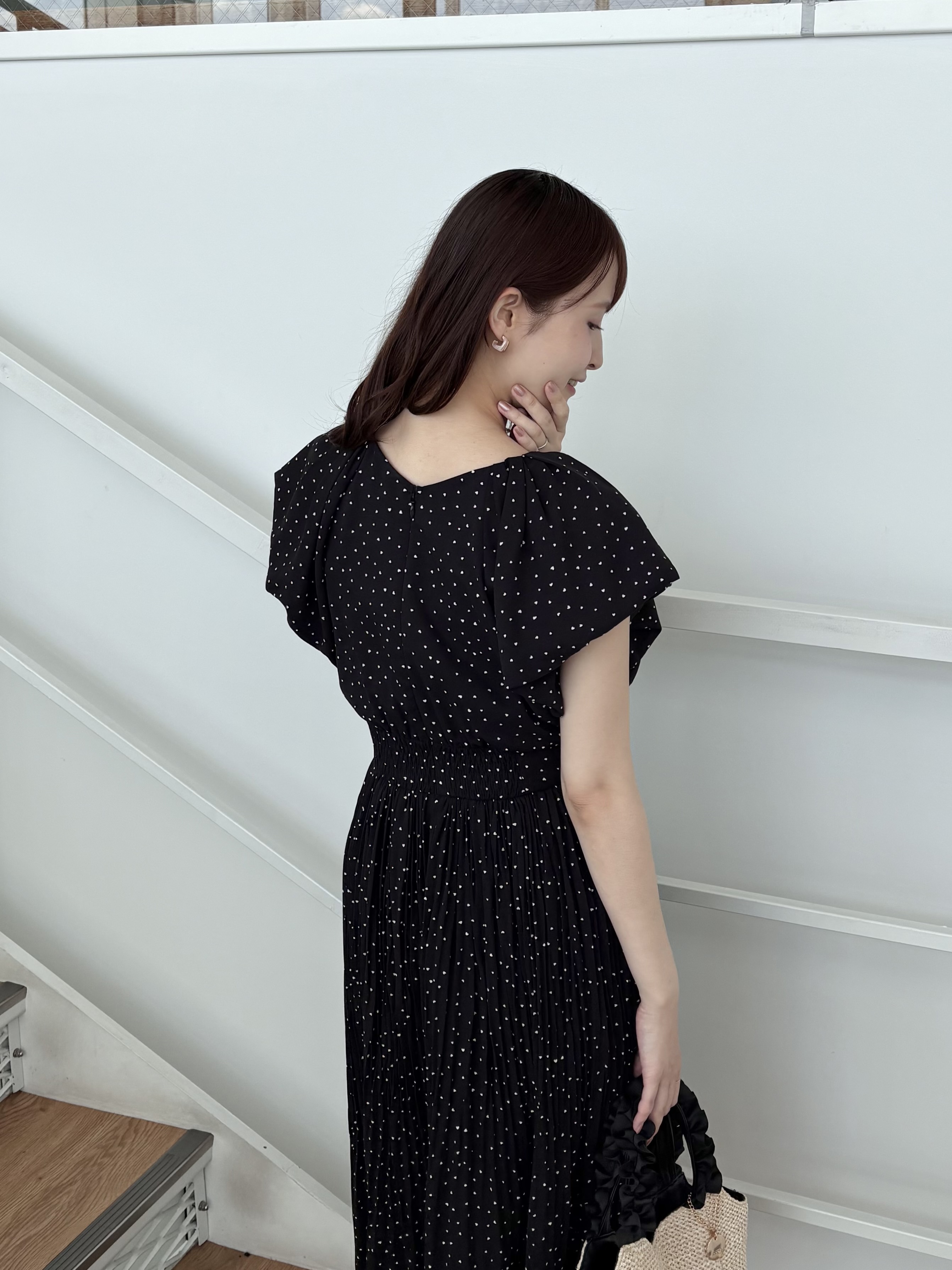 みさかさんの「index｜ハートドットバルーンスリーブワンピース【洗濯機OK／イージーアイロン】」を使ったコーディネート