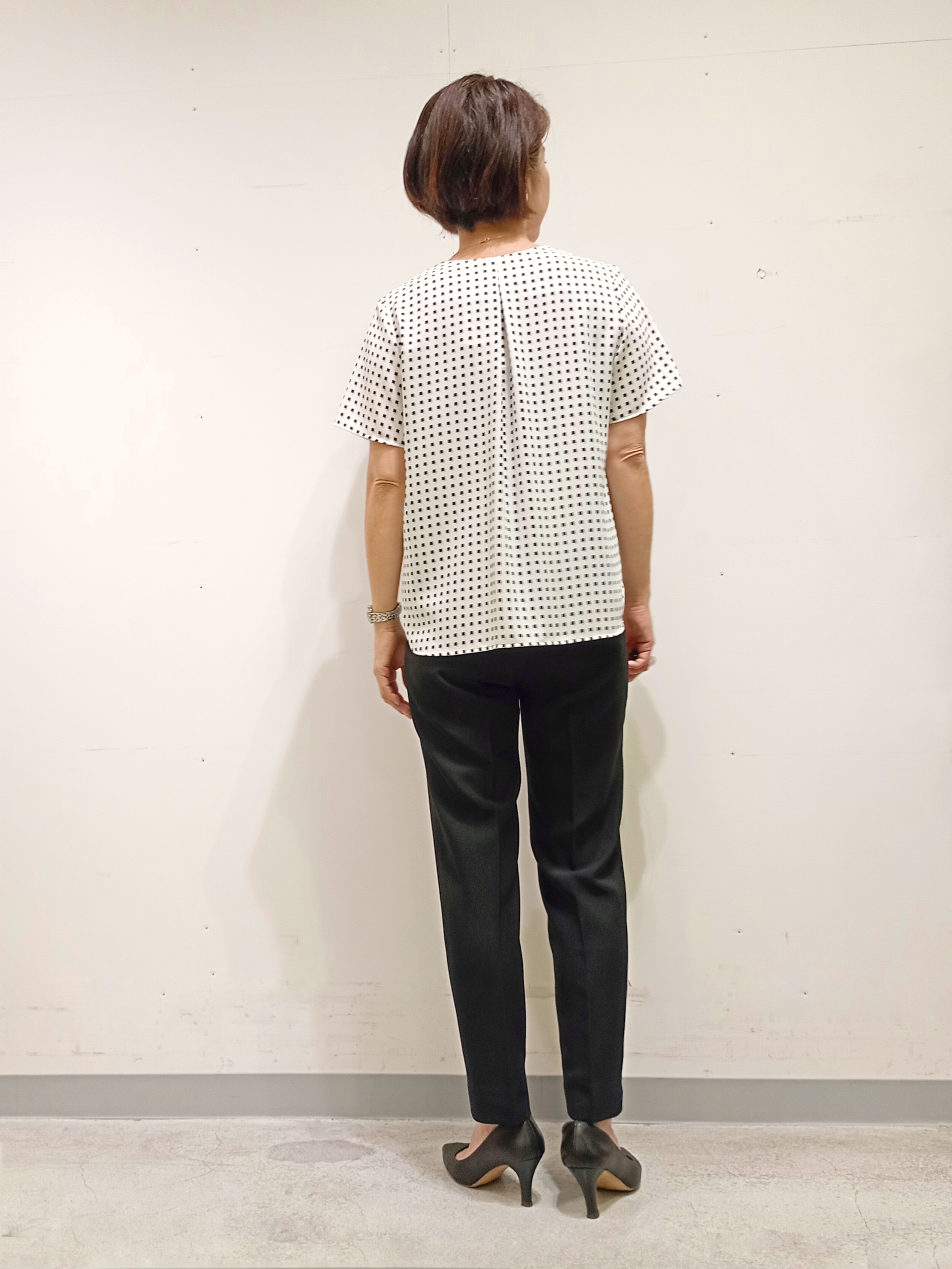 Kさんの「INDIVI｜【洗える／UVケア】幾何学柄＆無地 タックVネック 半袖ブラウス」を使ったコーディネート