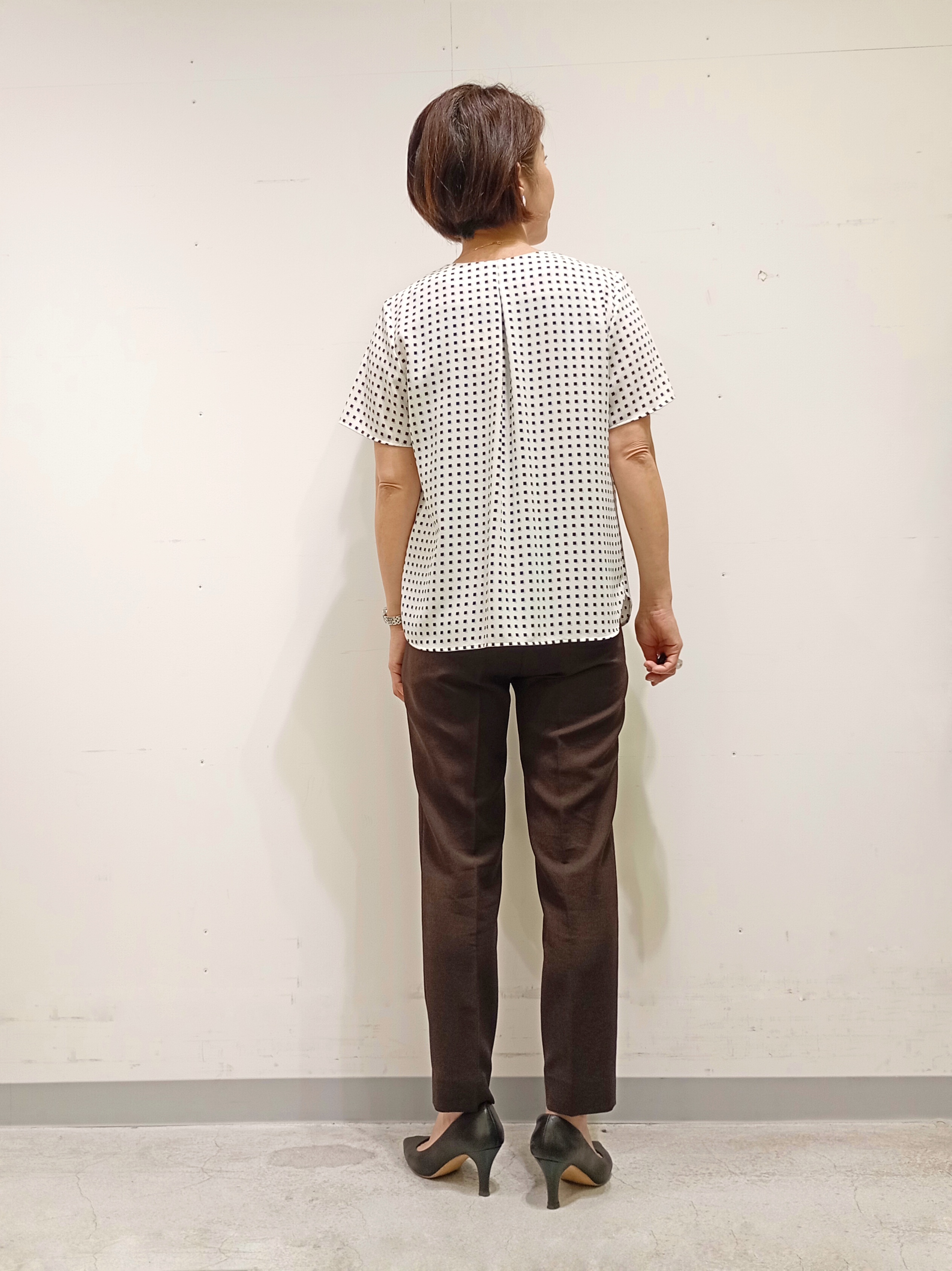 Kさんの「INDIVI｜【洗える／UVケア】幾何学柄＆無地 タックVネック 半袖ブラウス」を使ったコーディネート