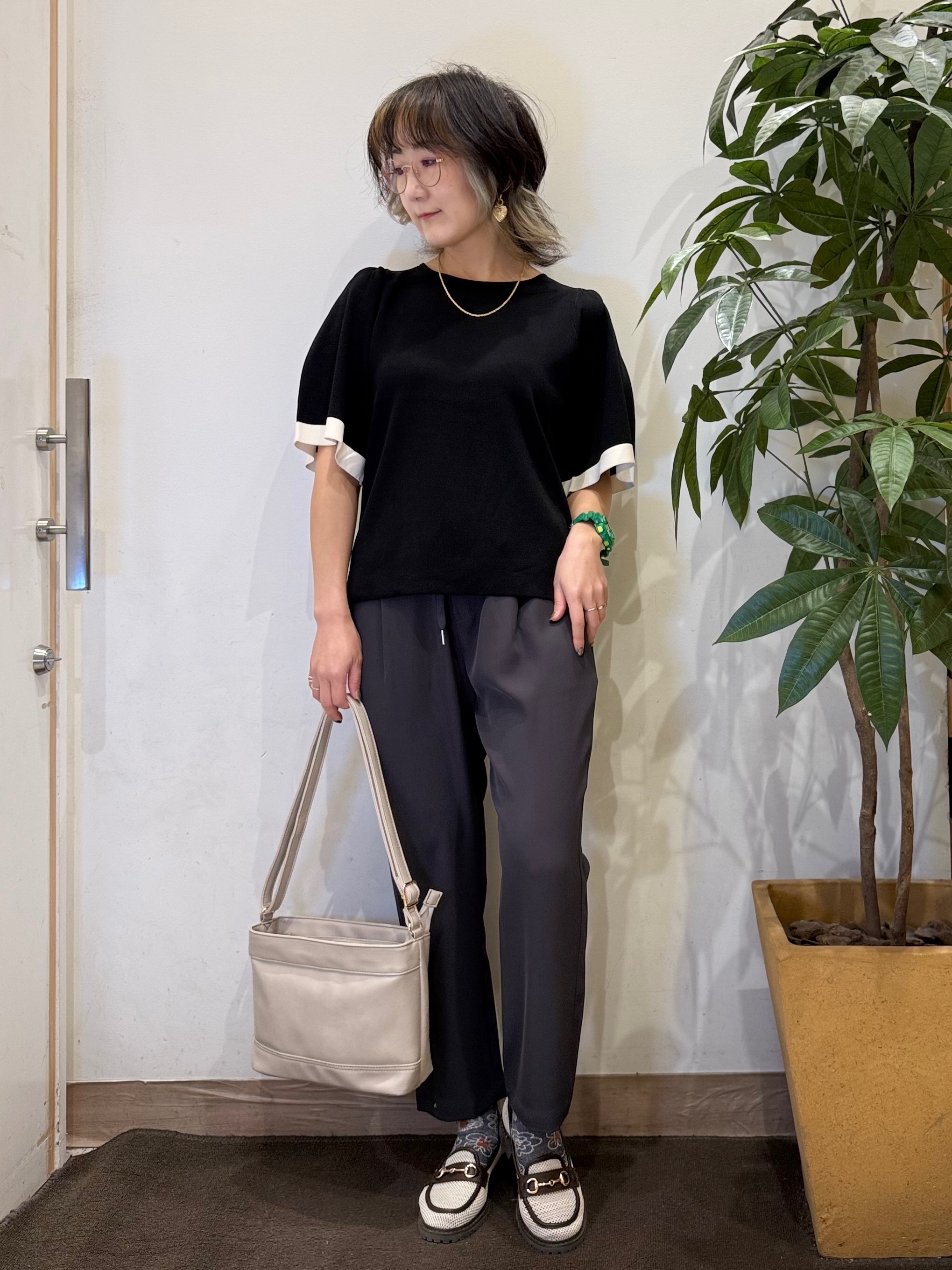 misakiさんの「SHOO･LA･RUE｜【毎日洗える/ひんやり/UV/S-LL】二の腕かくせる フレアスリーブひらり5分袖ニット」を使ったコーディネート