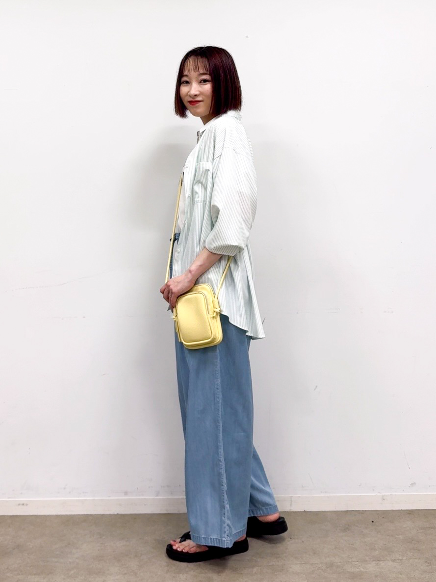 𝐜𝐡𝐢𝐤𝐚さんの「SHOO･LA･RUE｜【ひんやり/UV/吸水速乾/洗濯後しわになりにくい】ラッシュガードにもなる ストライプシャツ」を使ったコーディネート