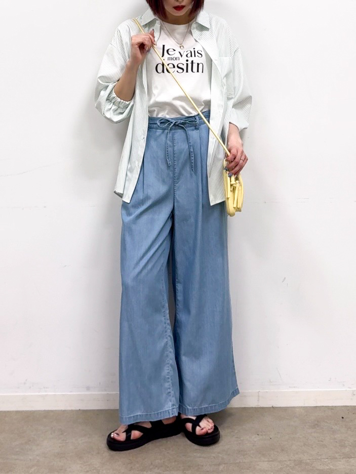 𝐜𝐡𝐢𝐤𝐚さんの「SHOO･LA･RUE｜【ひんやり/UV/吸水速乾/洗濯後しわになりにくい】ラッシュガードにもなる ストライプシャツ」を使ったコーディネート